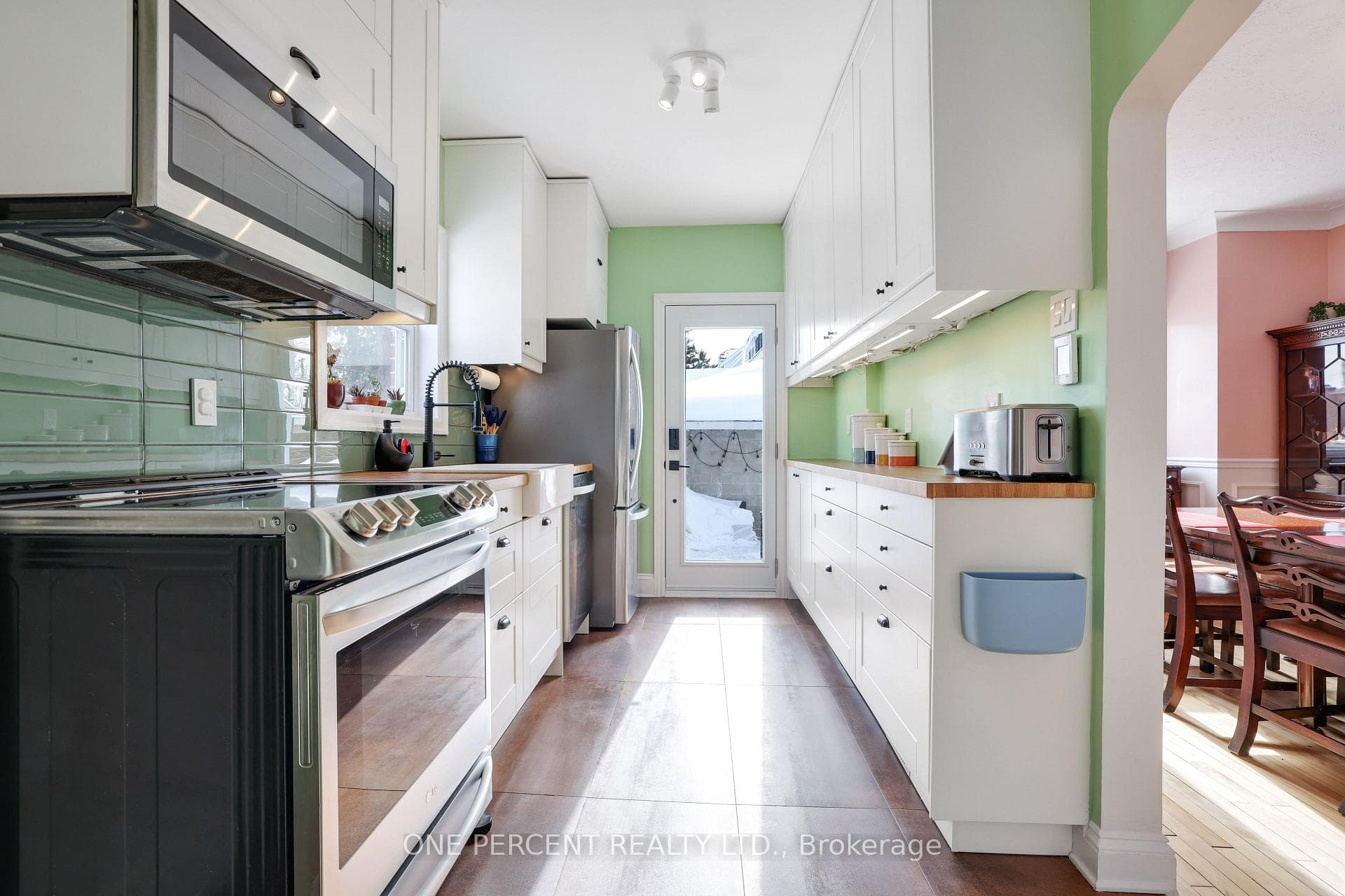 960 Gladstone Avenue photo 16