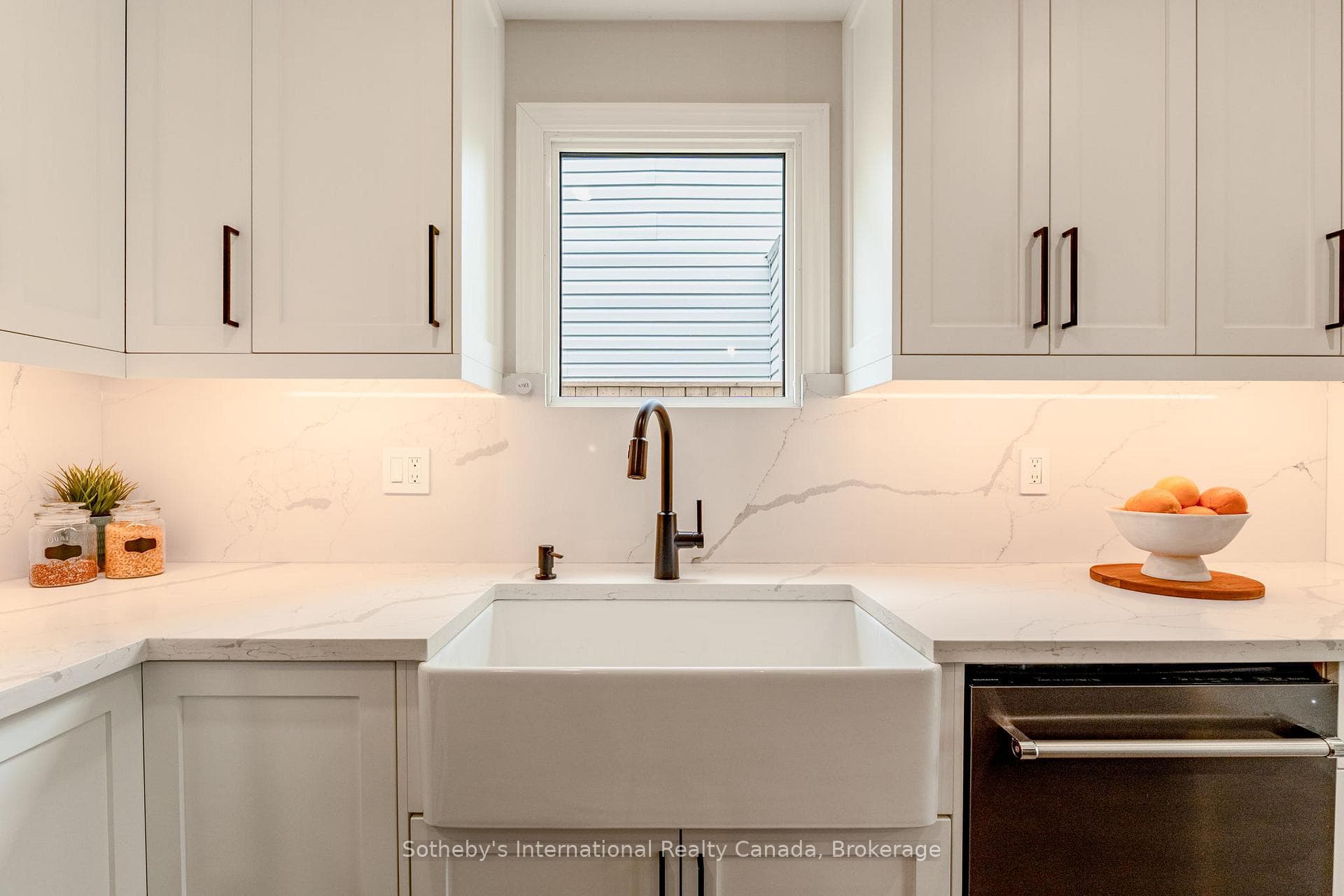 Oversized farmhouse sink.