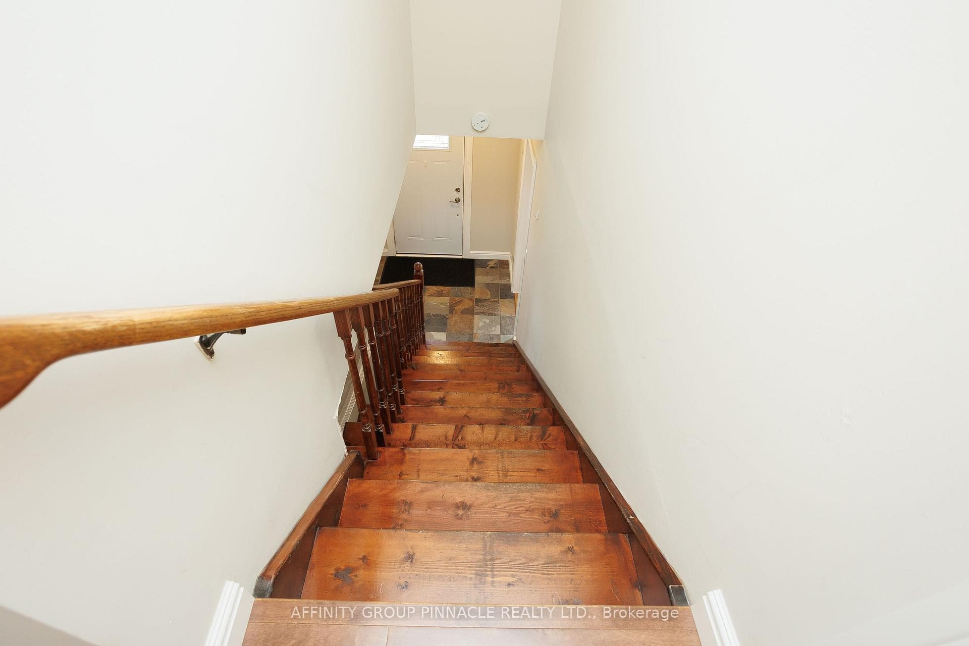 730 The Glen Road photo 32