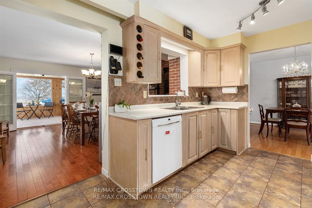 5884 7th Line photo 15