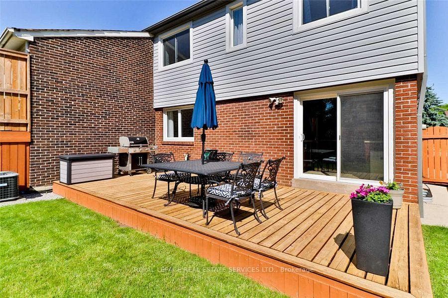 2496 Mainroyal Street photo 32