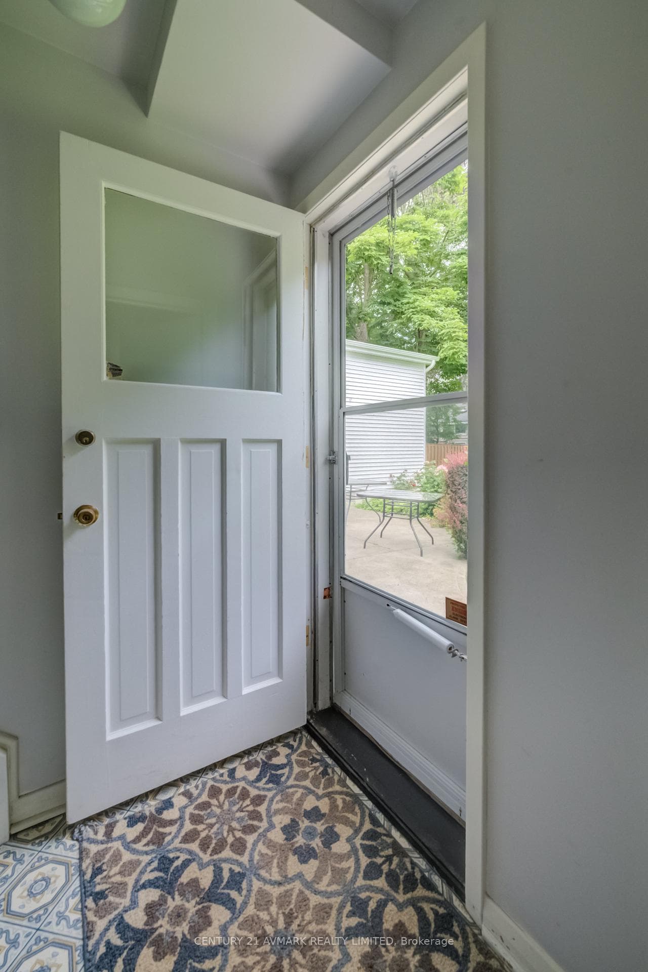 163 Lakeshore Road photo 26