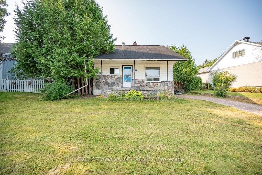 30 ALDER Crescent photo 1