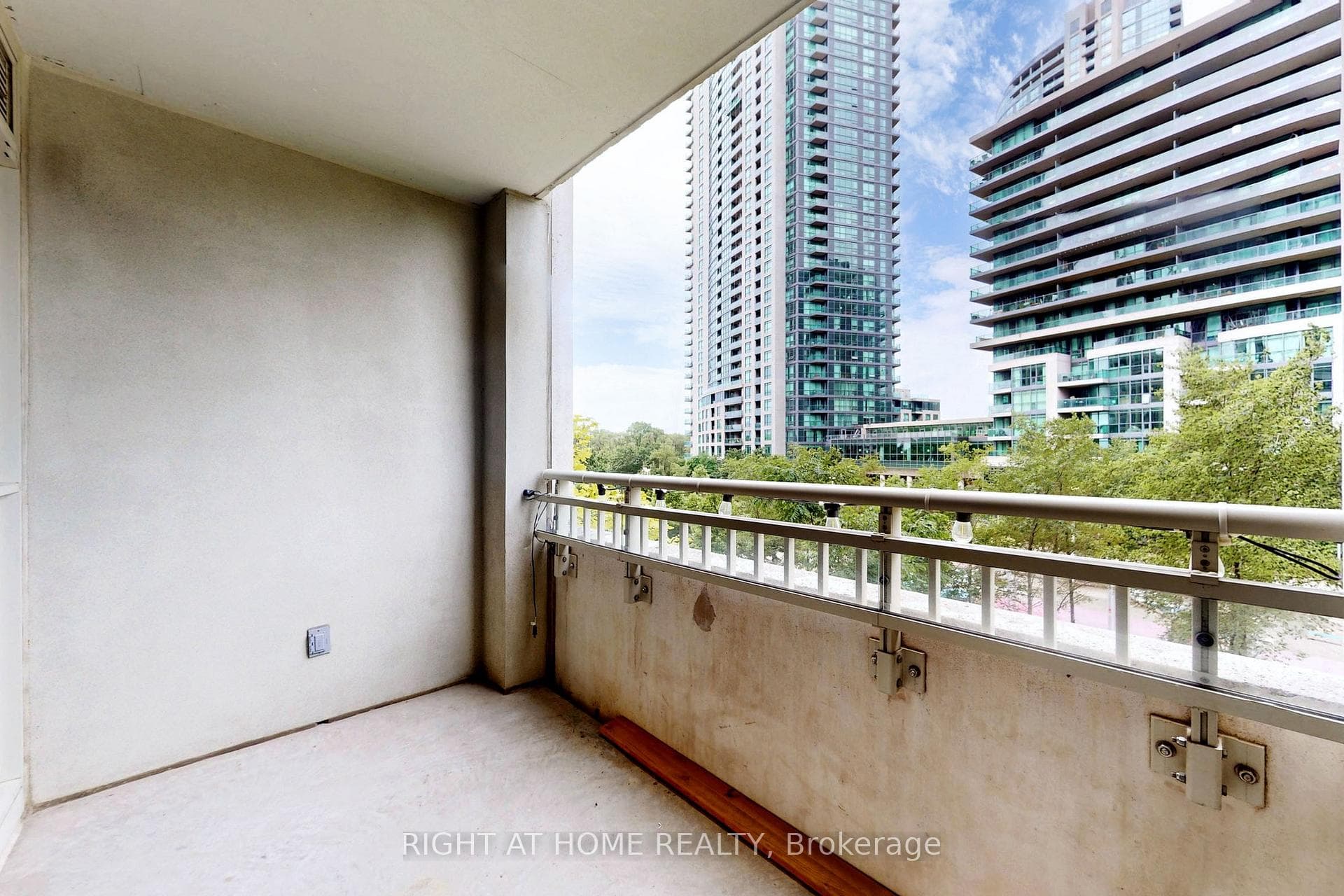 35 Bastion Street Unit 512 photo 26
