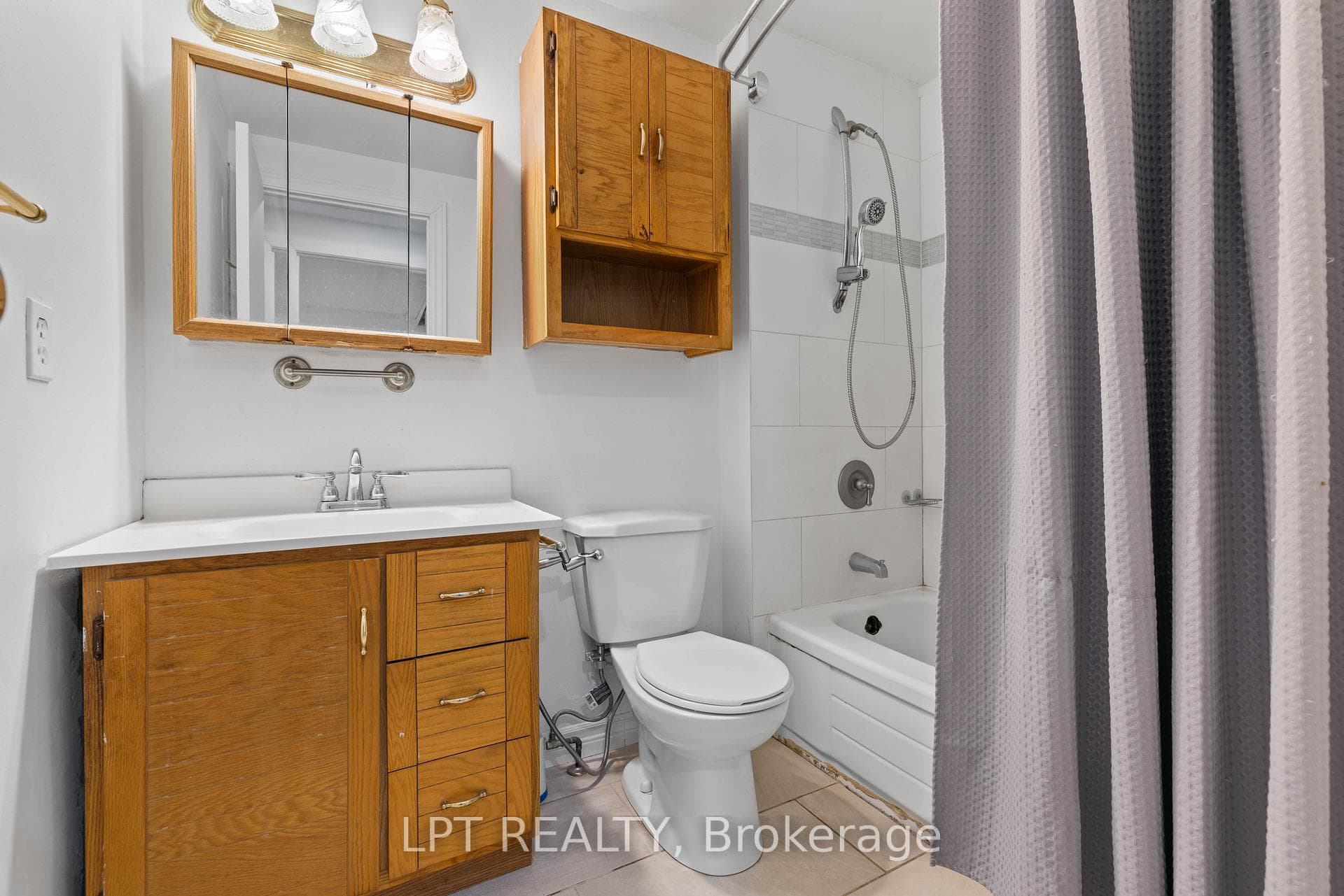 Full Bathroom