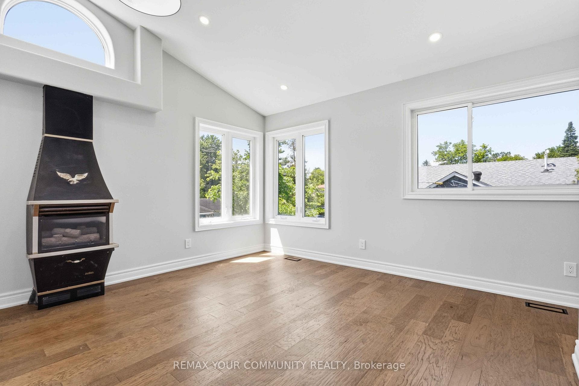 924 Helen Street photo 30