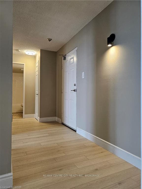 363 COLBORNE ST Street Unit 2202 photo 3