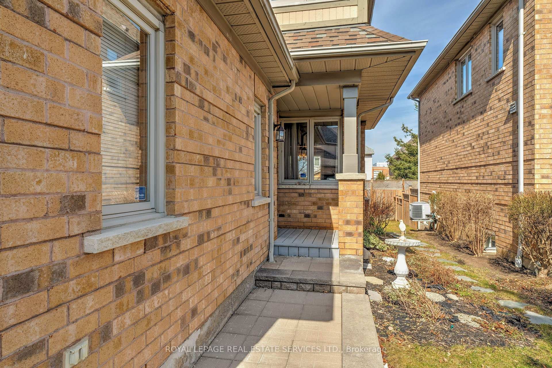 5662 Glen Erin Drive Unit 93 photo 3
