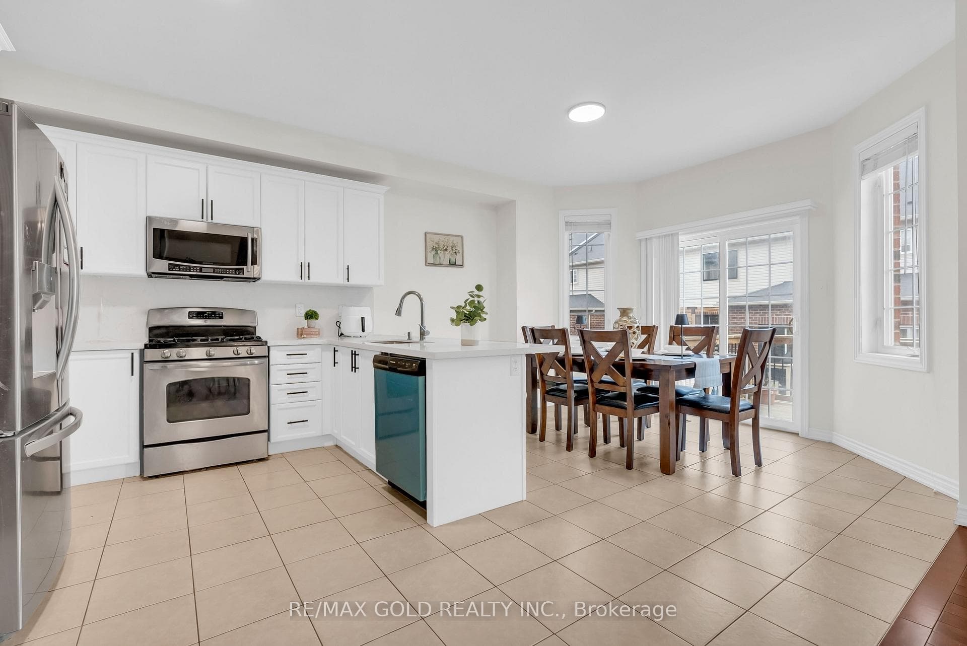 569 Miller Way photo 12