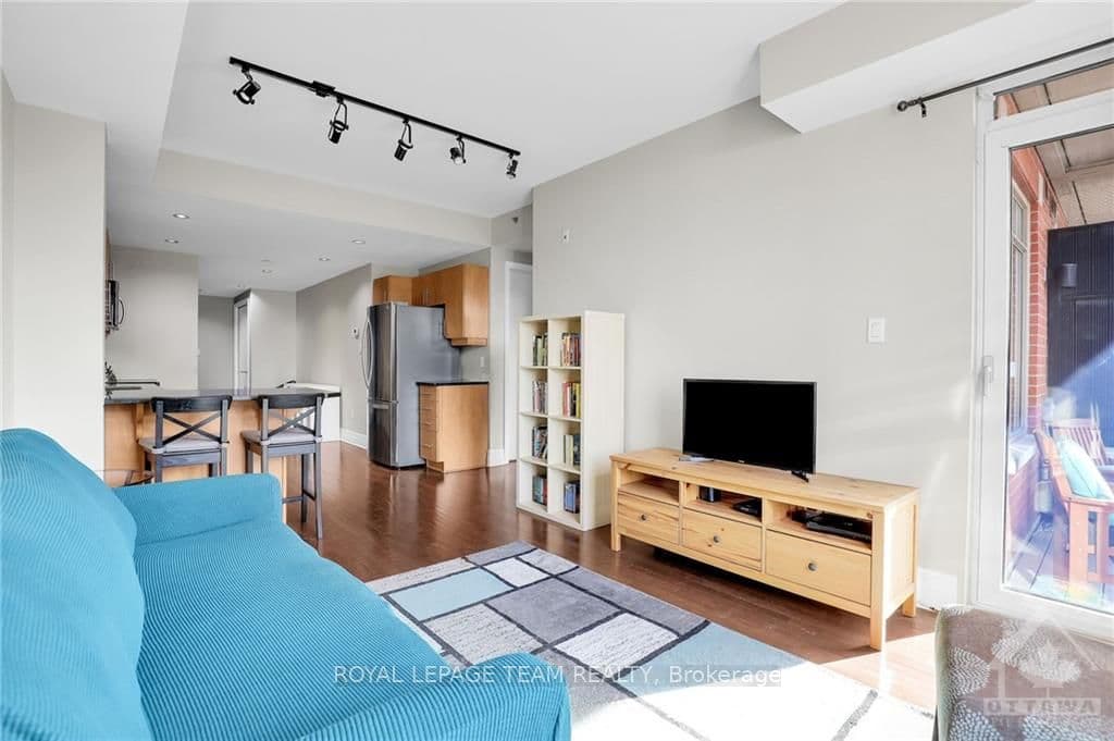 950 MARGUERITE Avenue Unit 210 photo 14