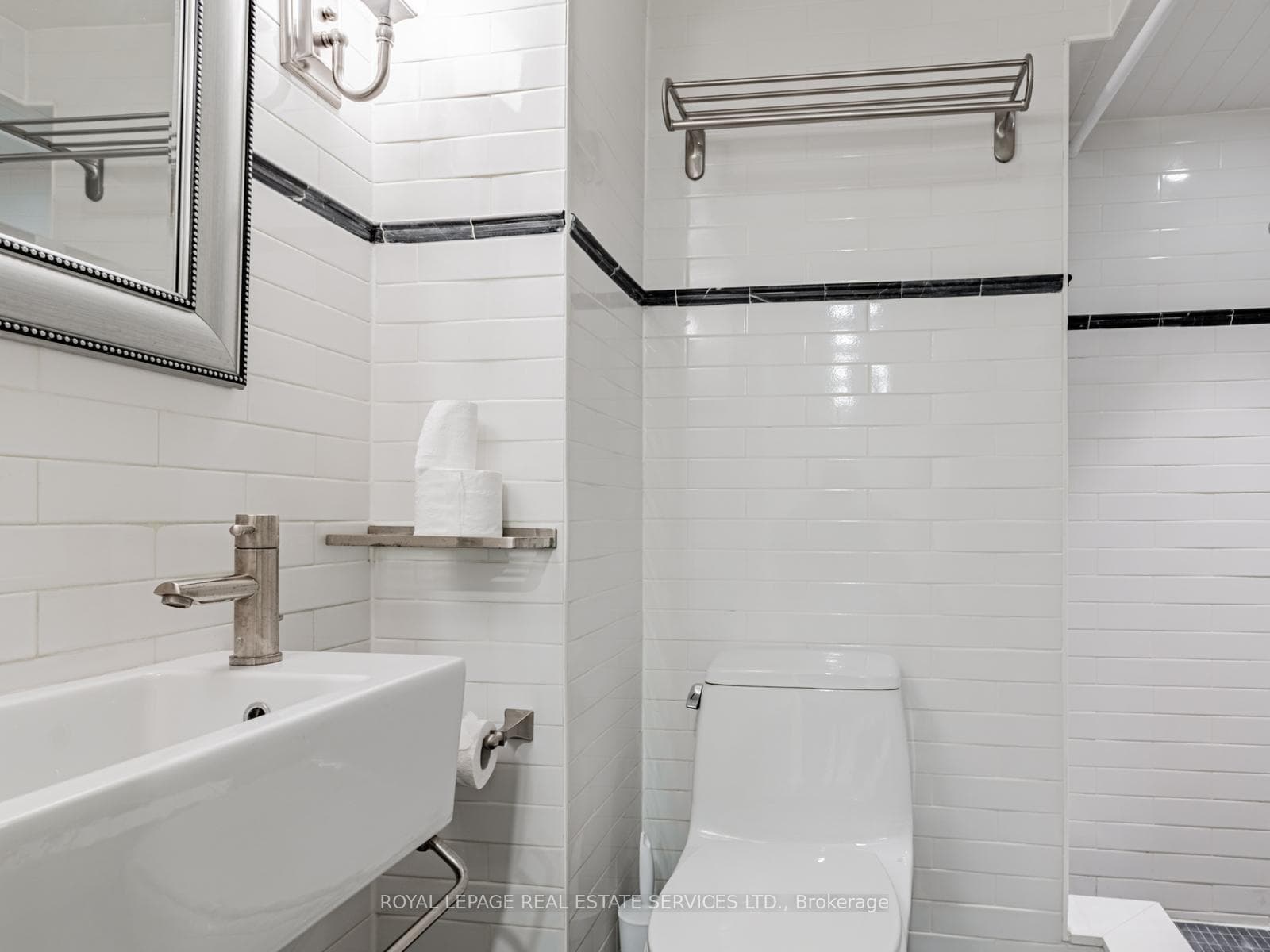 61 Yonge Boulevard Unit LOWER photo 25