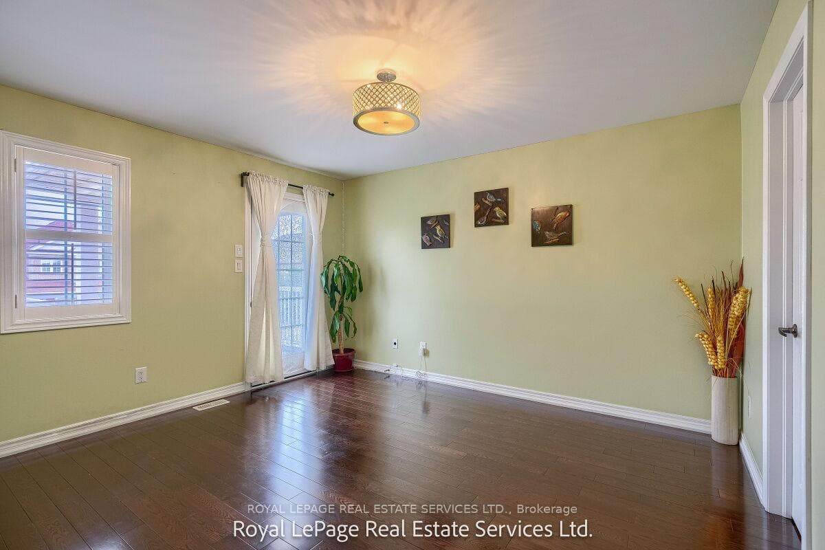 5543 Doctor Peddle Crescent photo 27