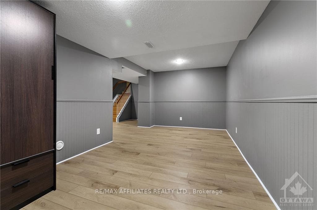 1 MAPLE RIDGE Crescent Unit G photo 19