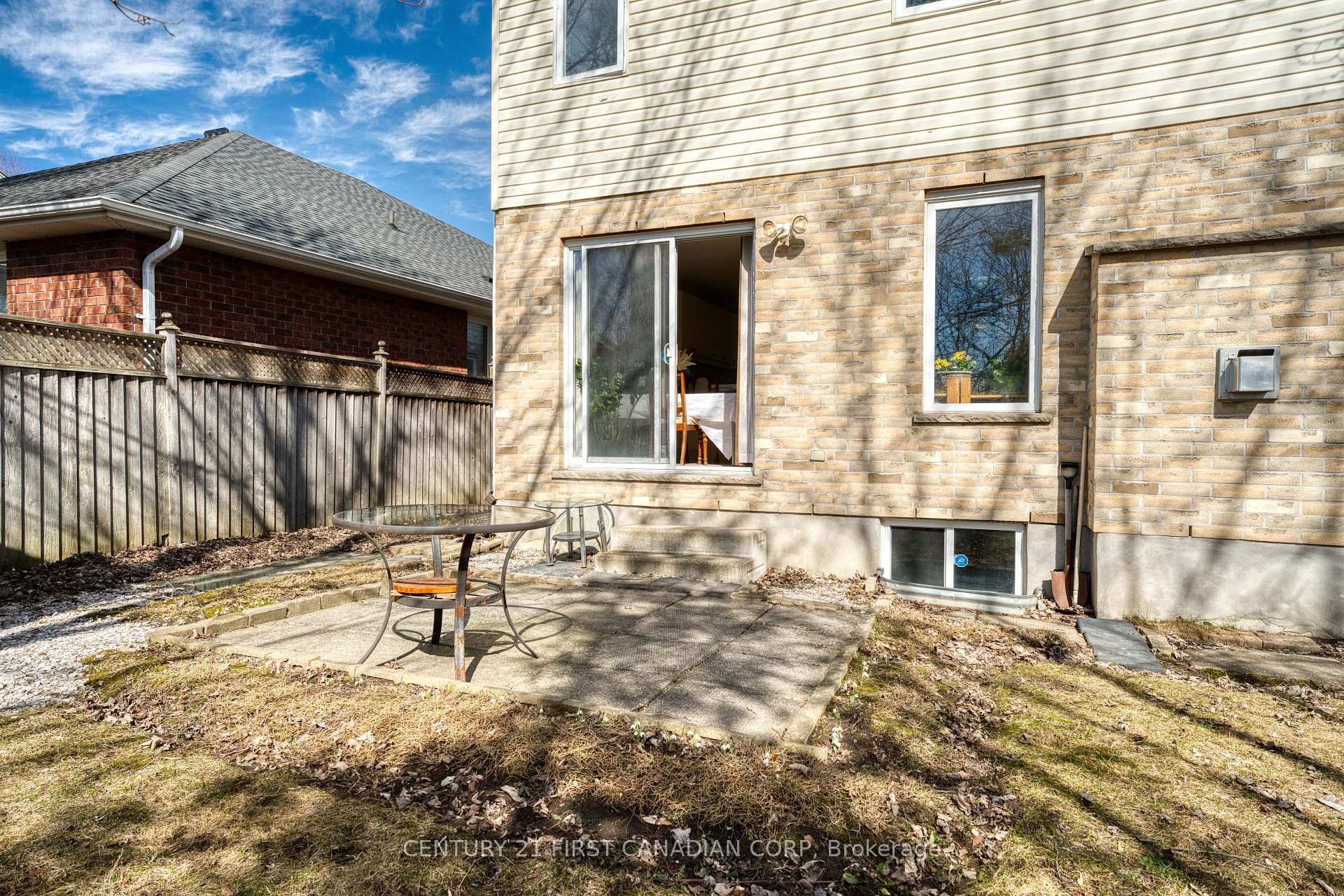 89 Mctaggart Court photo 40