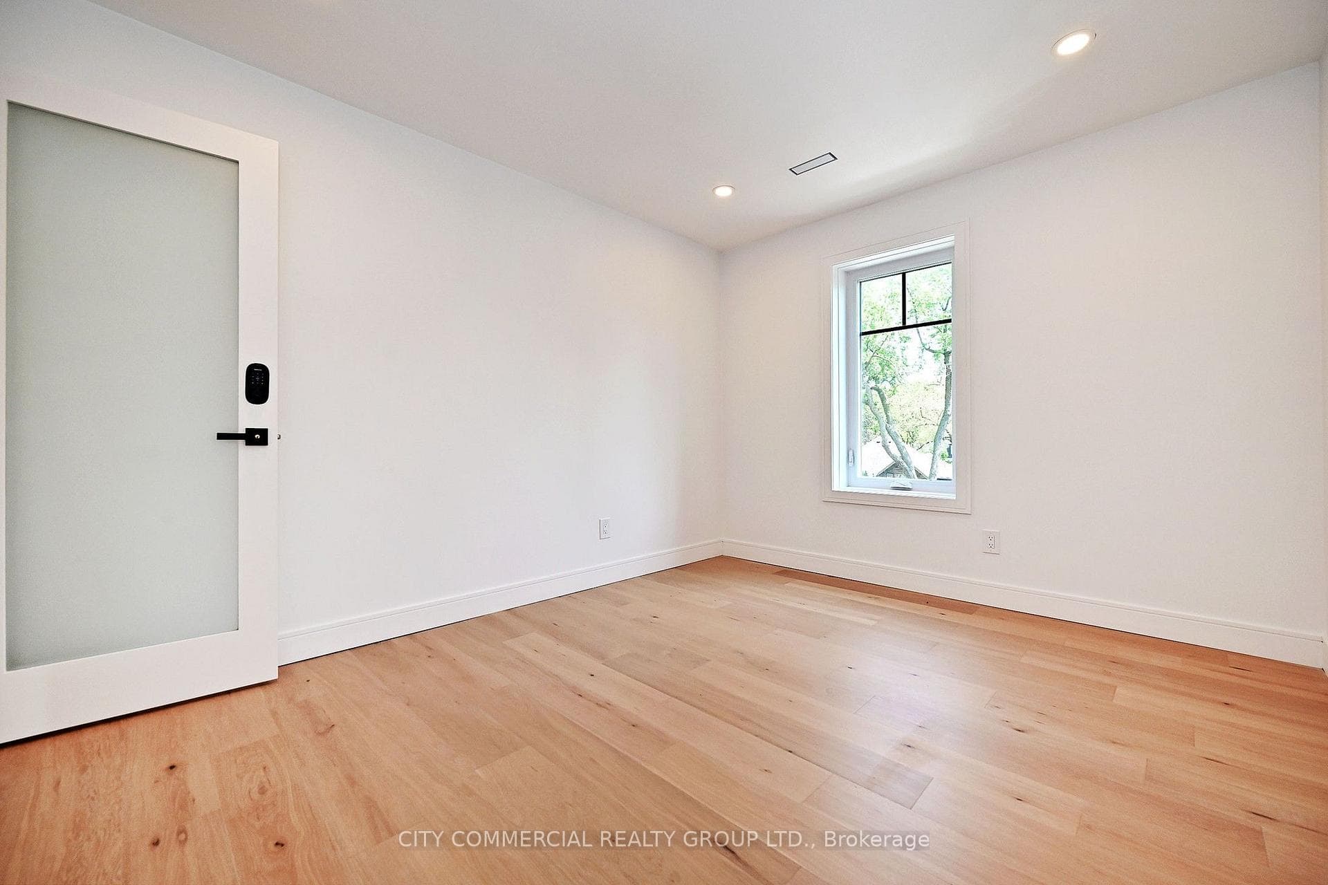396 Summerhill Avenue photo 6