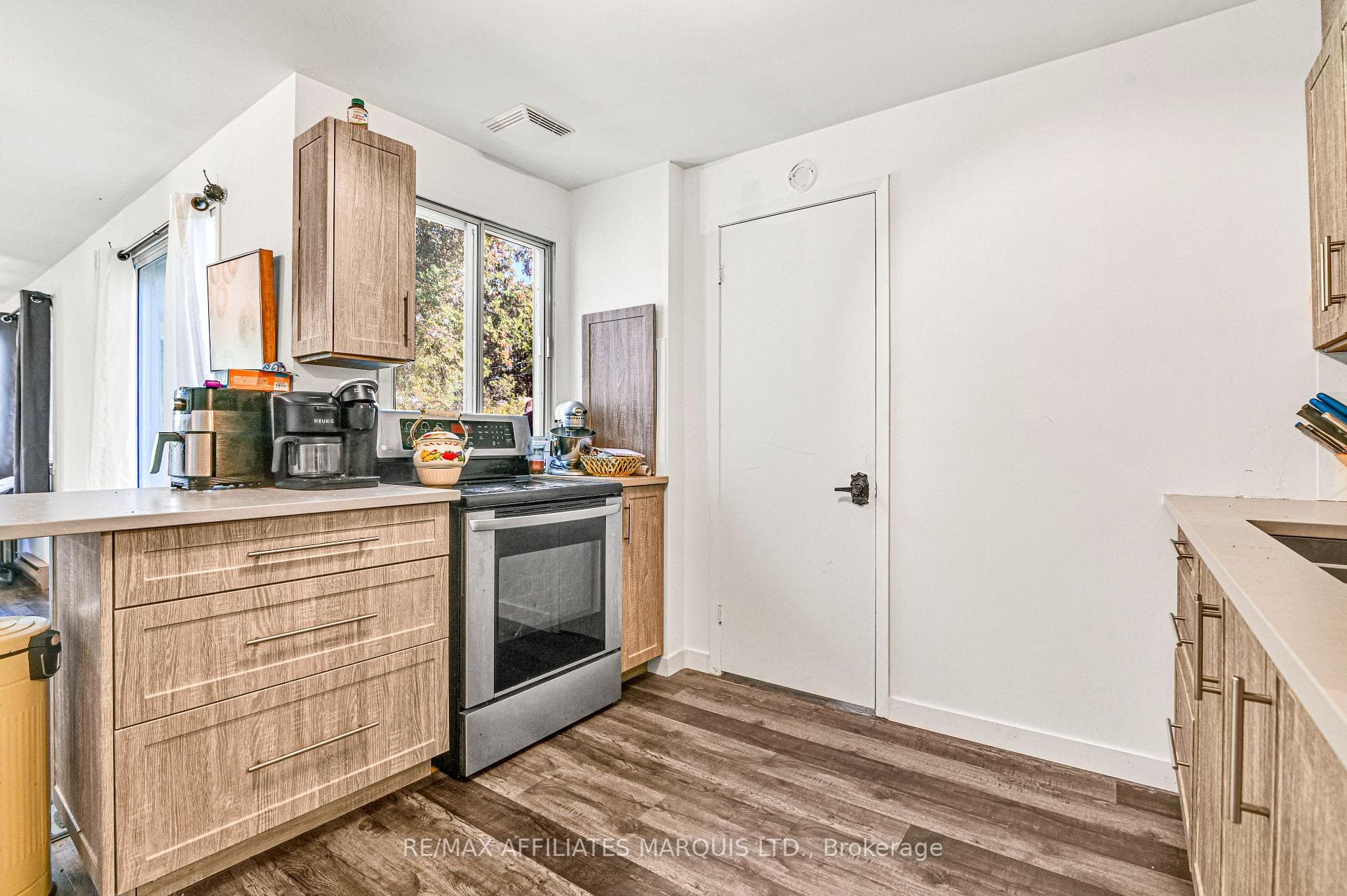 1603 Peter Street photo 21