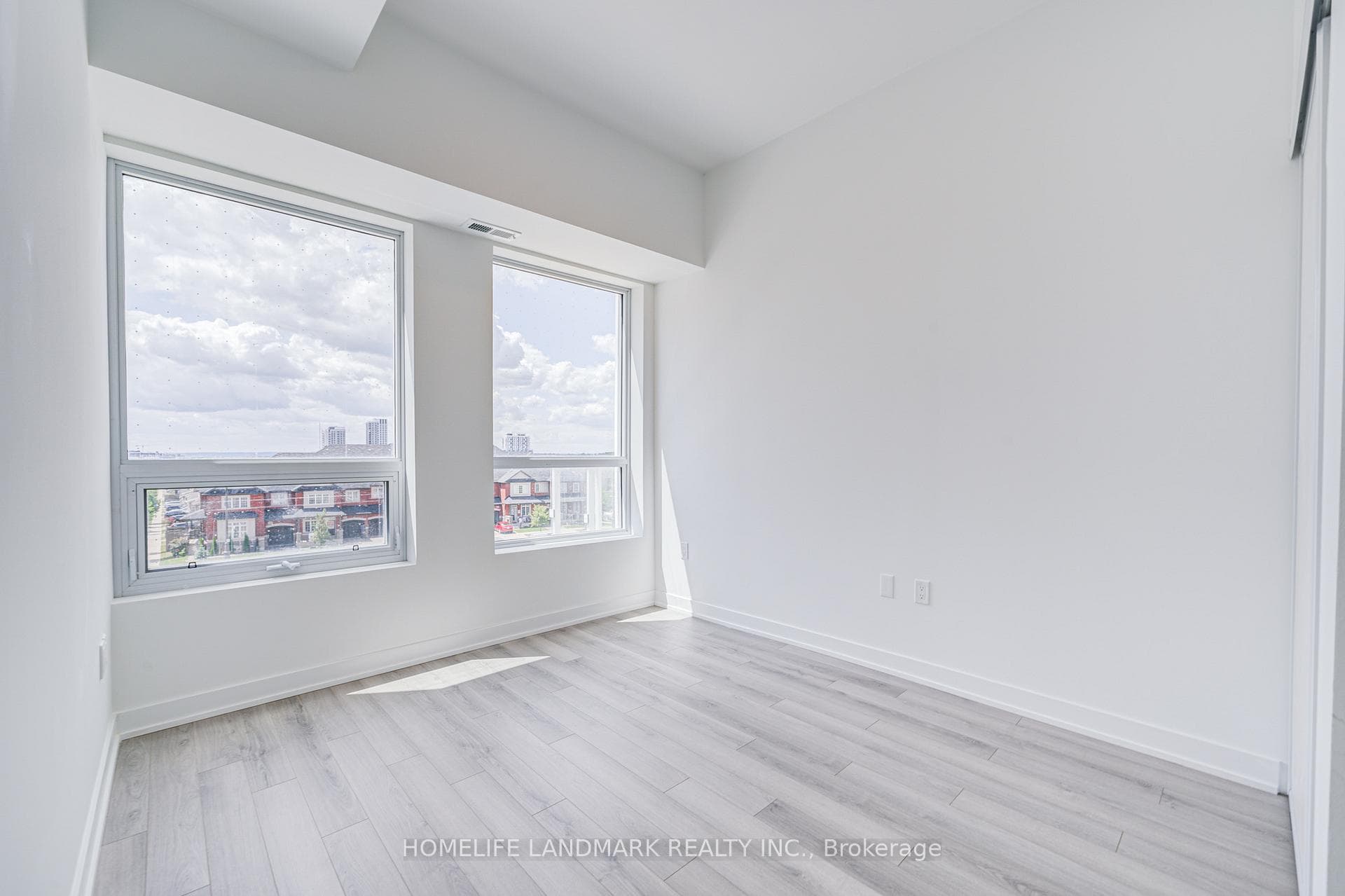 1005 Dundas Street Unit 515 photo 12