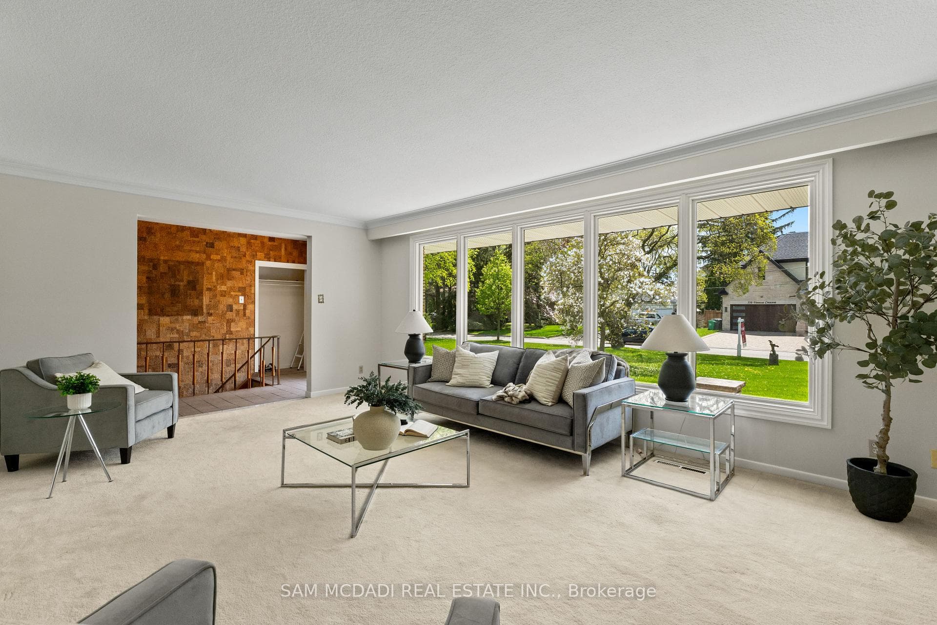 521 Vanessa Crescent photo 5