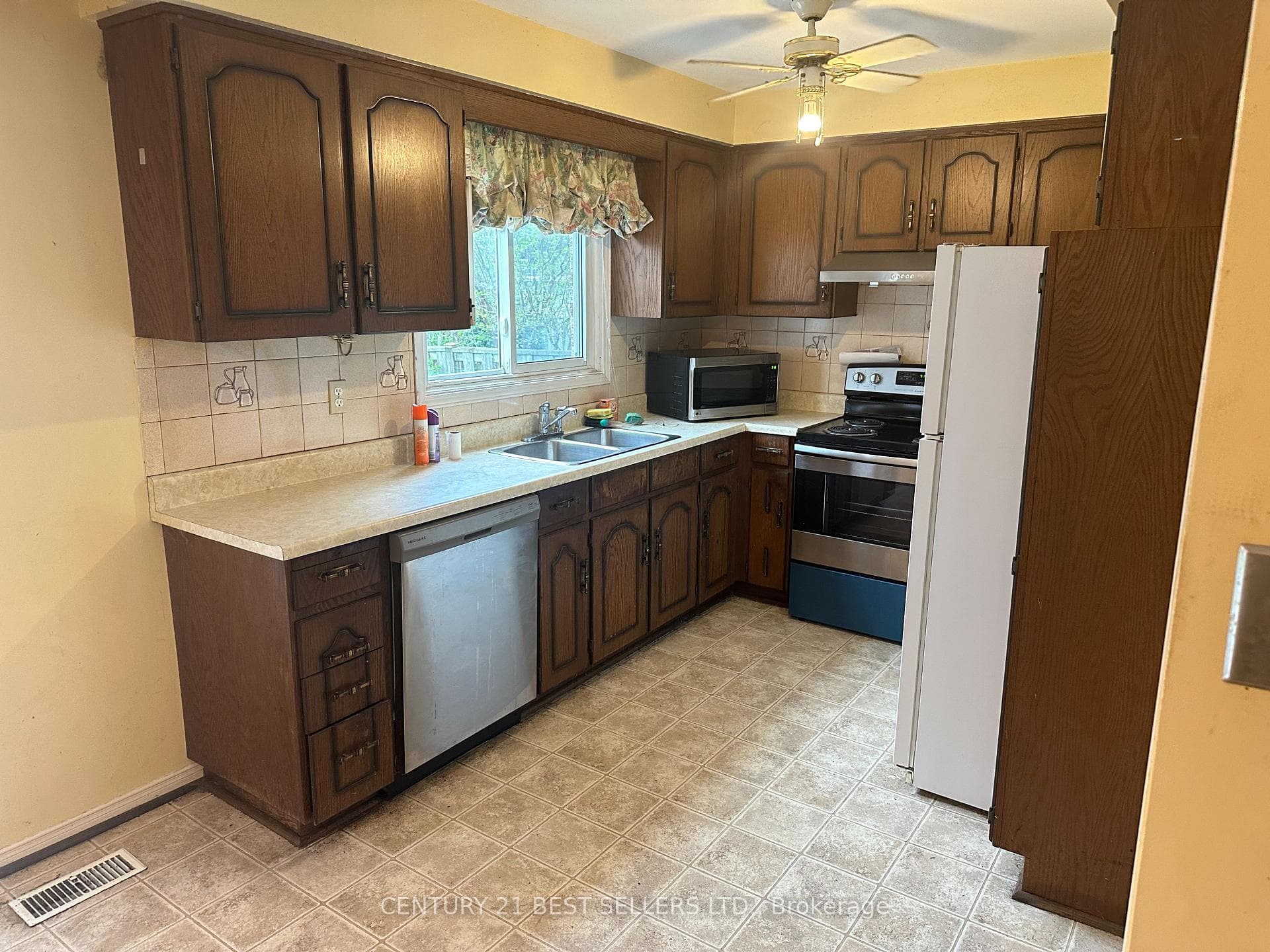 4304 Highgate Crescent photo 5