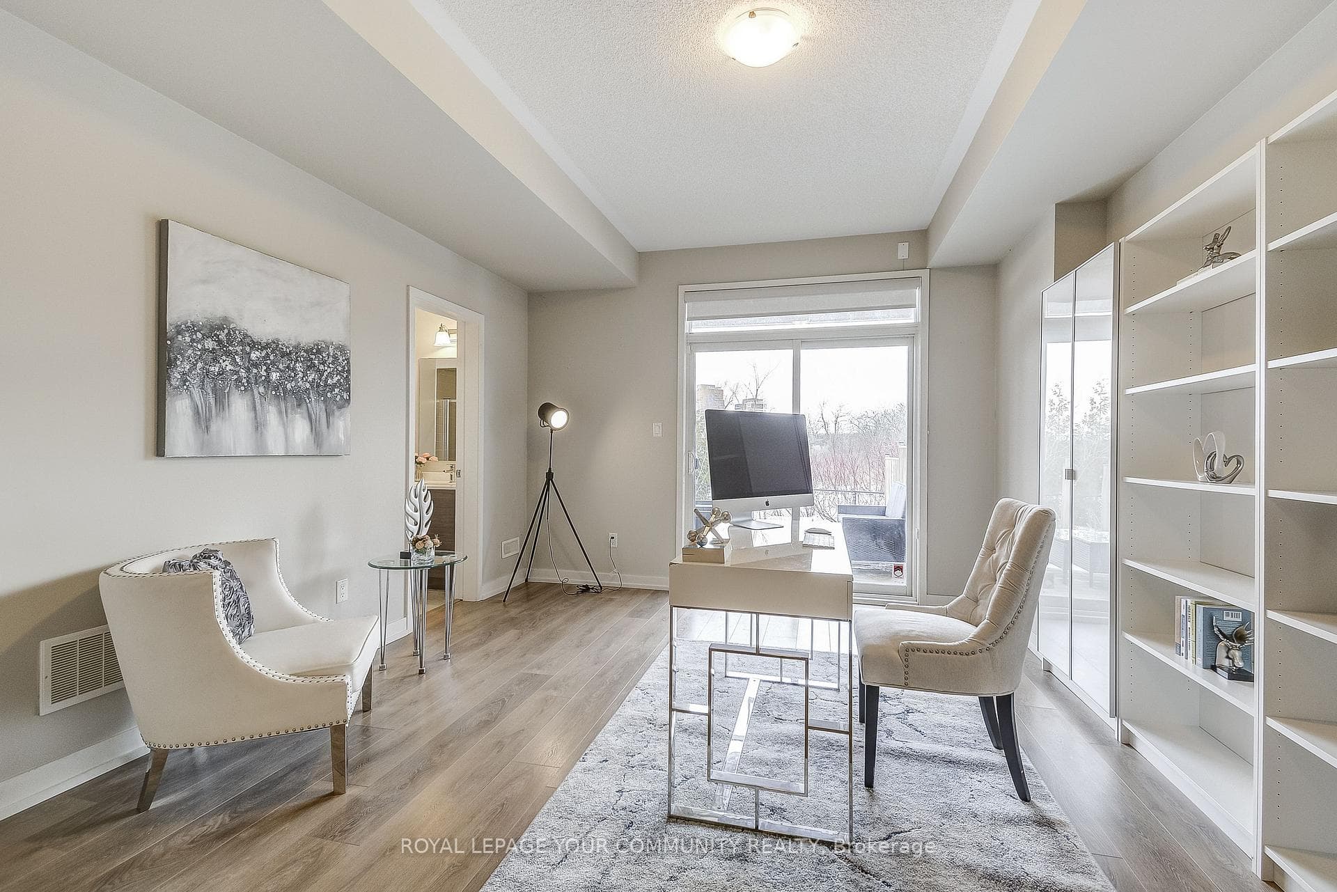262 Squire Crescent photo 5