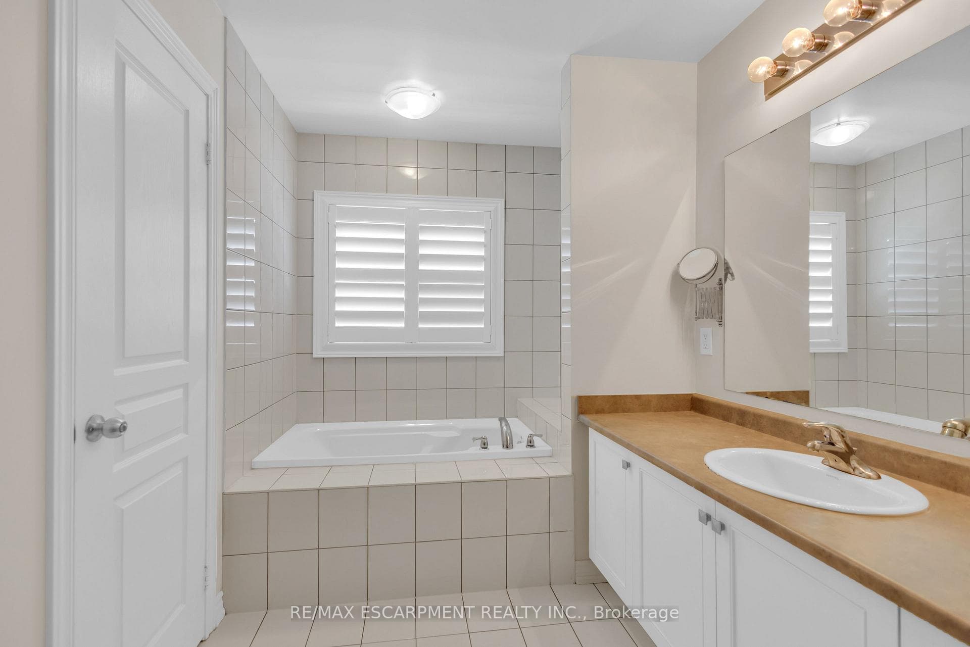 1454 Chretien Street photo 19
