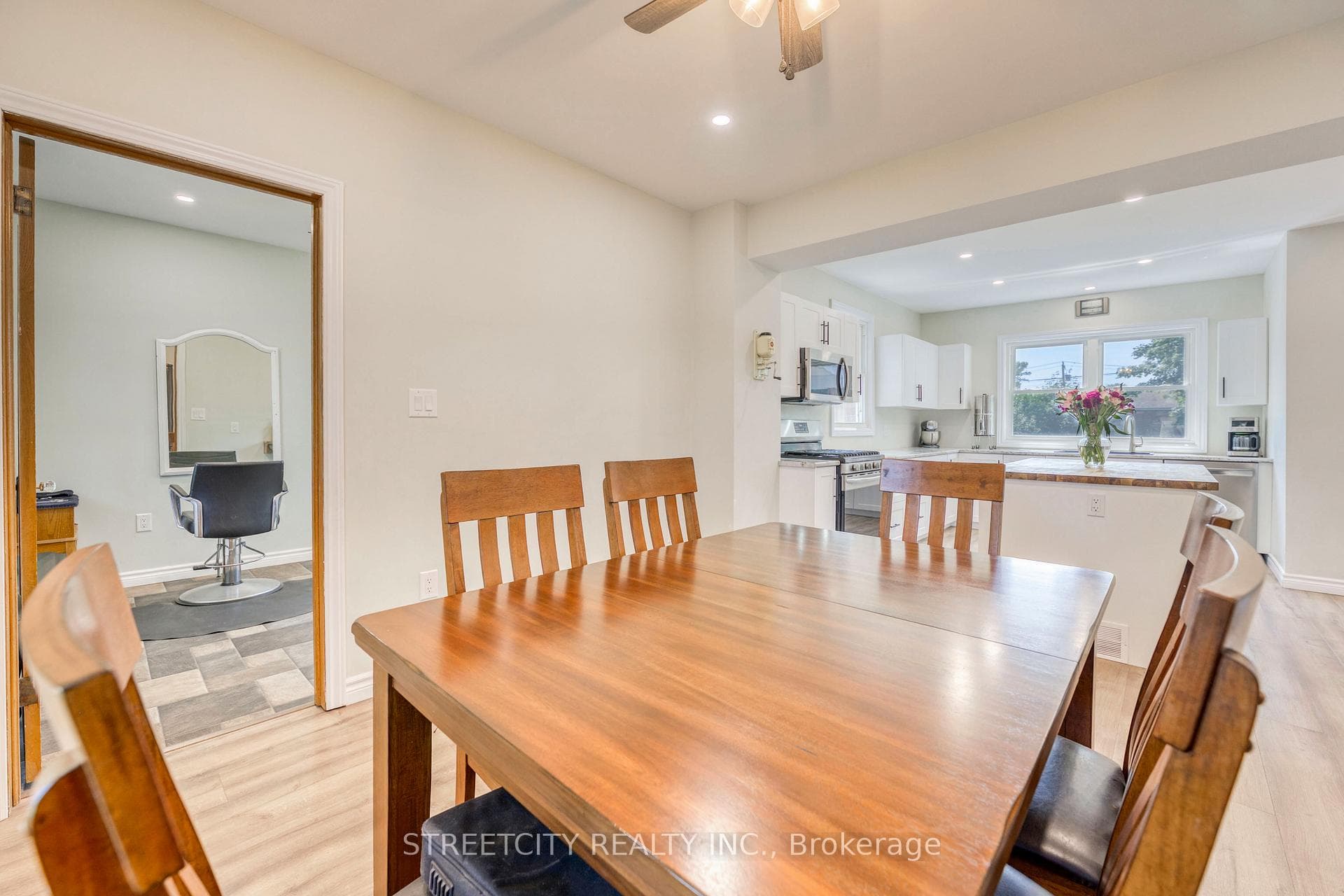 703 Wellington Street photo 14