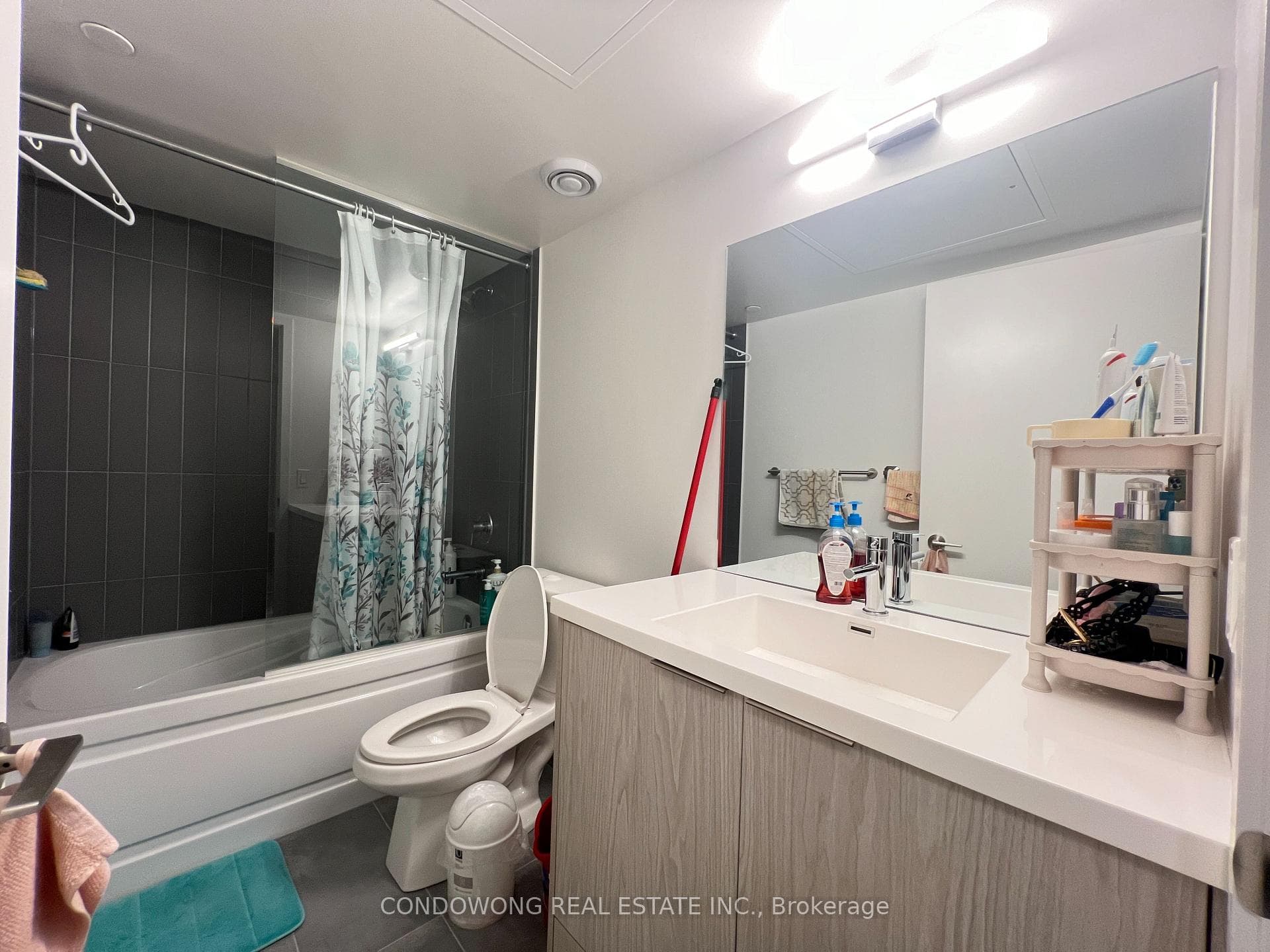 60 Shuter Street Unit 1712 photo 4