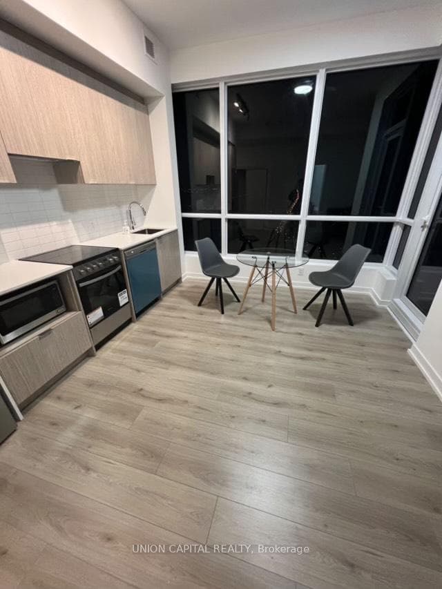395 Bloor Street Unit 5310 photo 4