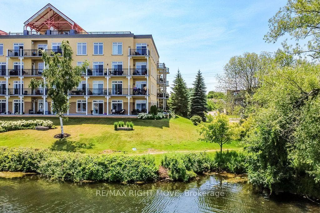 Corner Unit Provides Panoramic Views of Lake