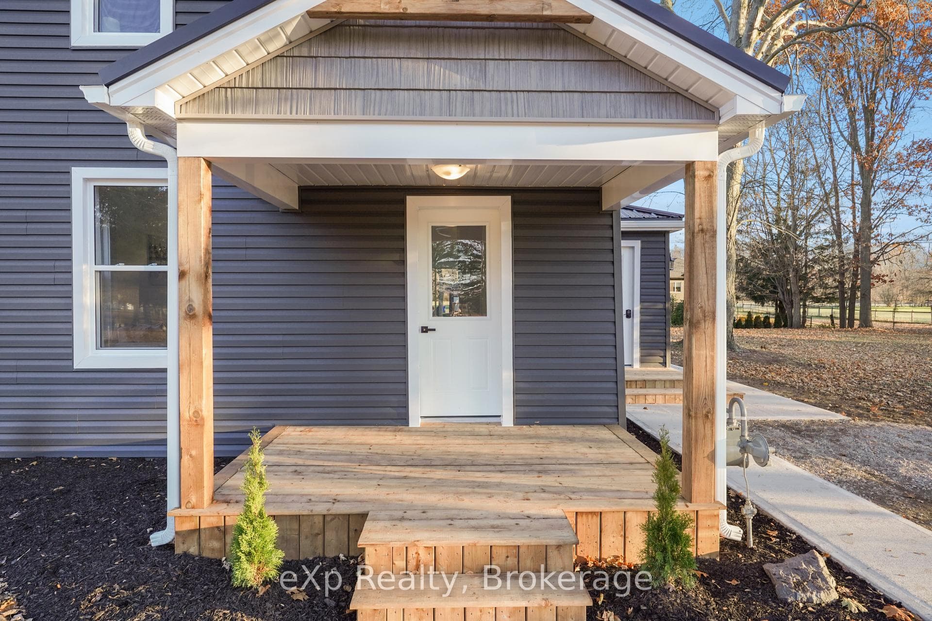 385 Elm Street photo 6
