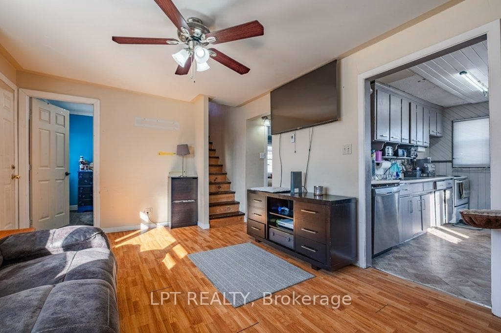 9 Seventh Avenue photo 10