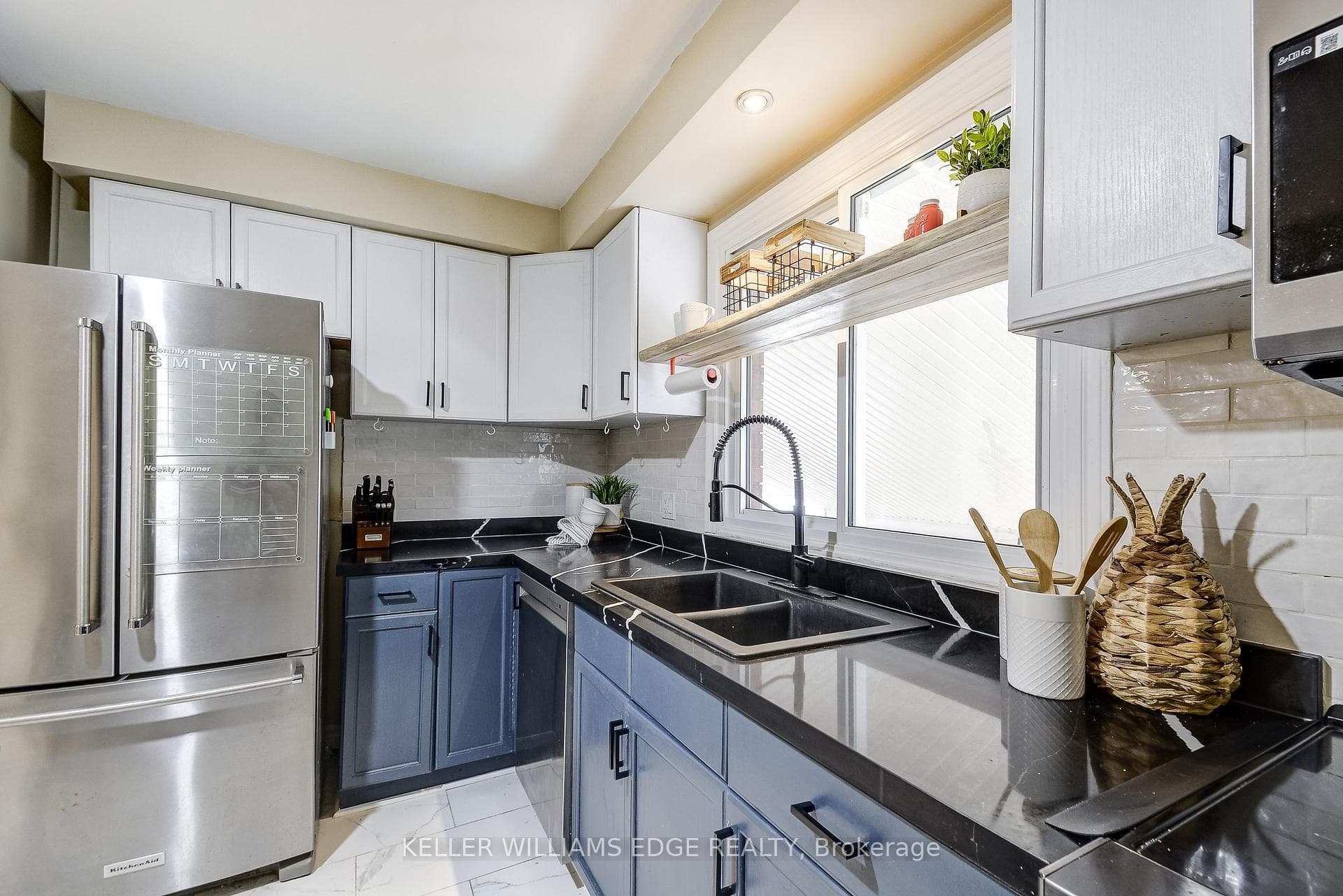 301 East 43rd Street photo 17
