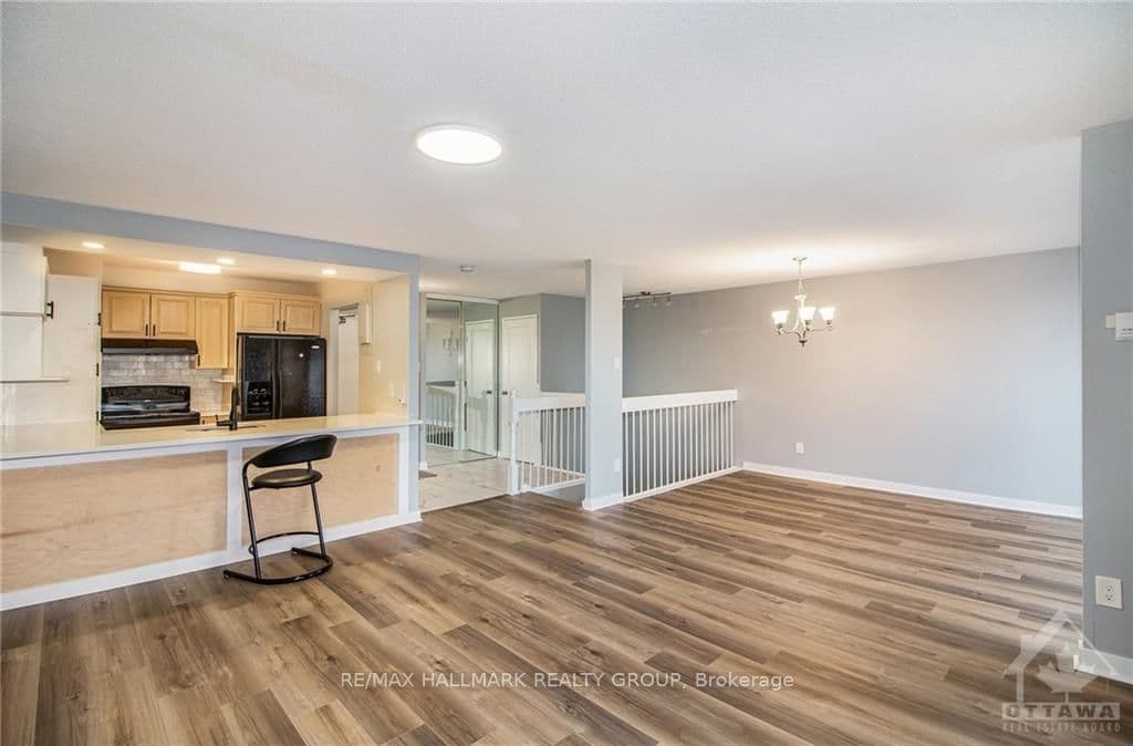 2650 SOUTHVALE Crescent Unit 212 photo 5