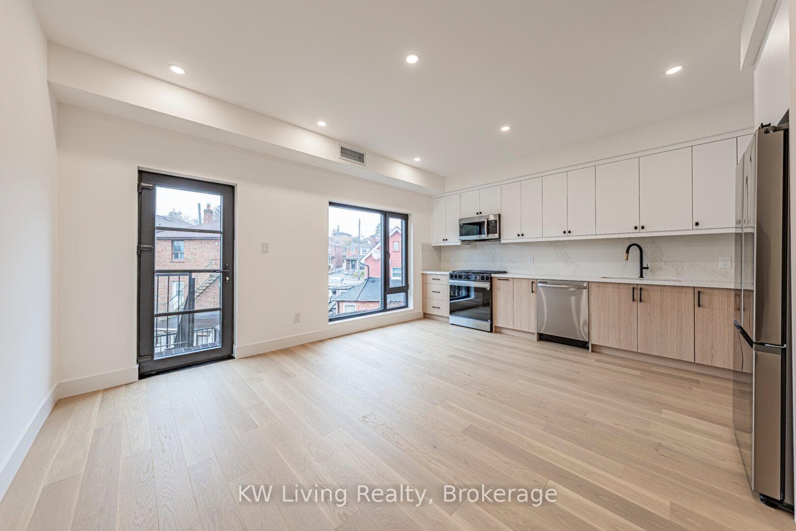 14 Holmesdale Road Unit 201 photo 2