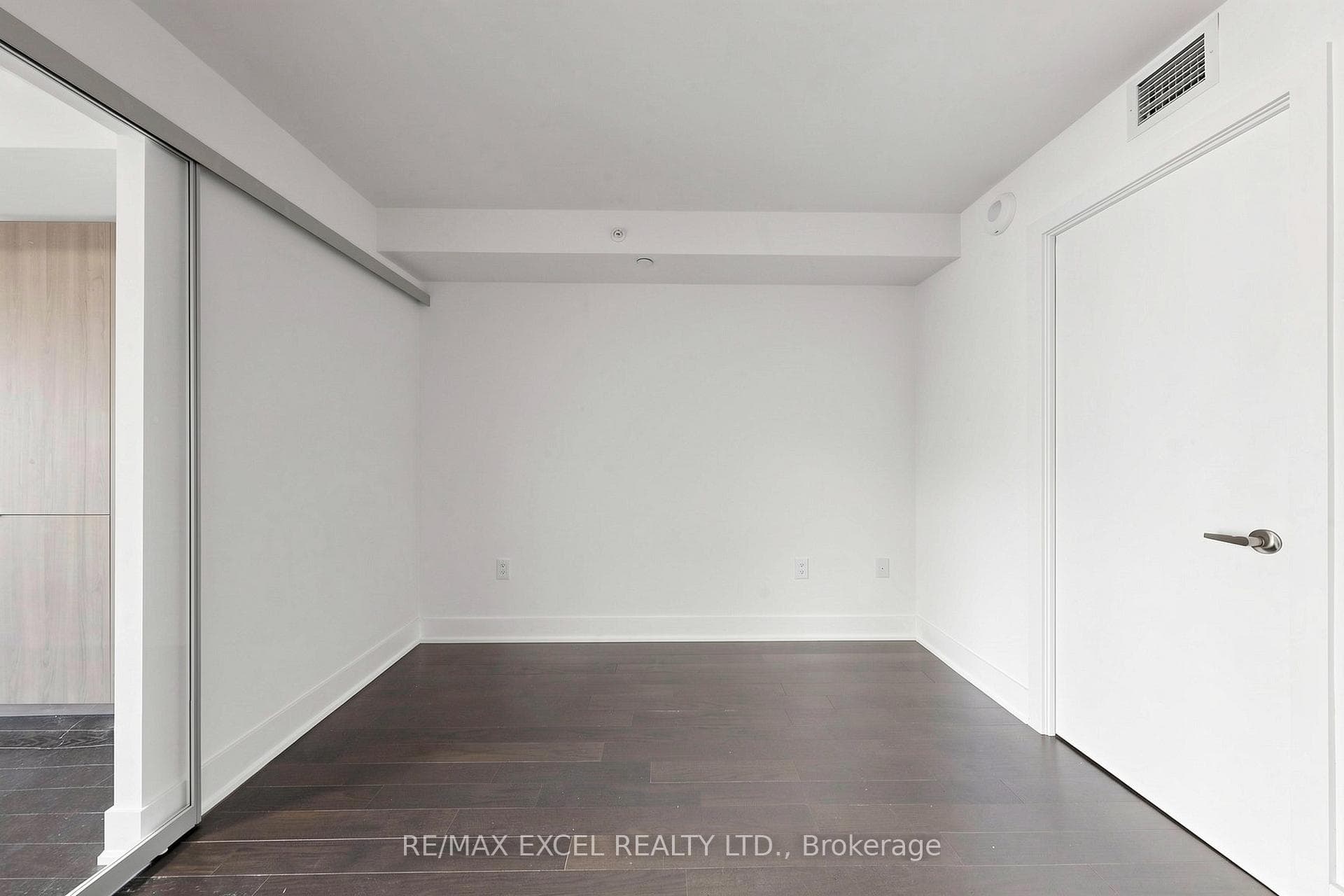 955 Bay Street Unit 1408 photo 17