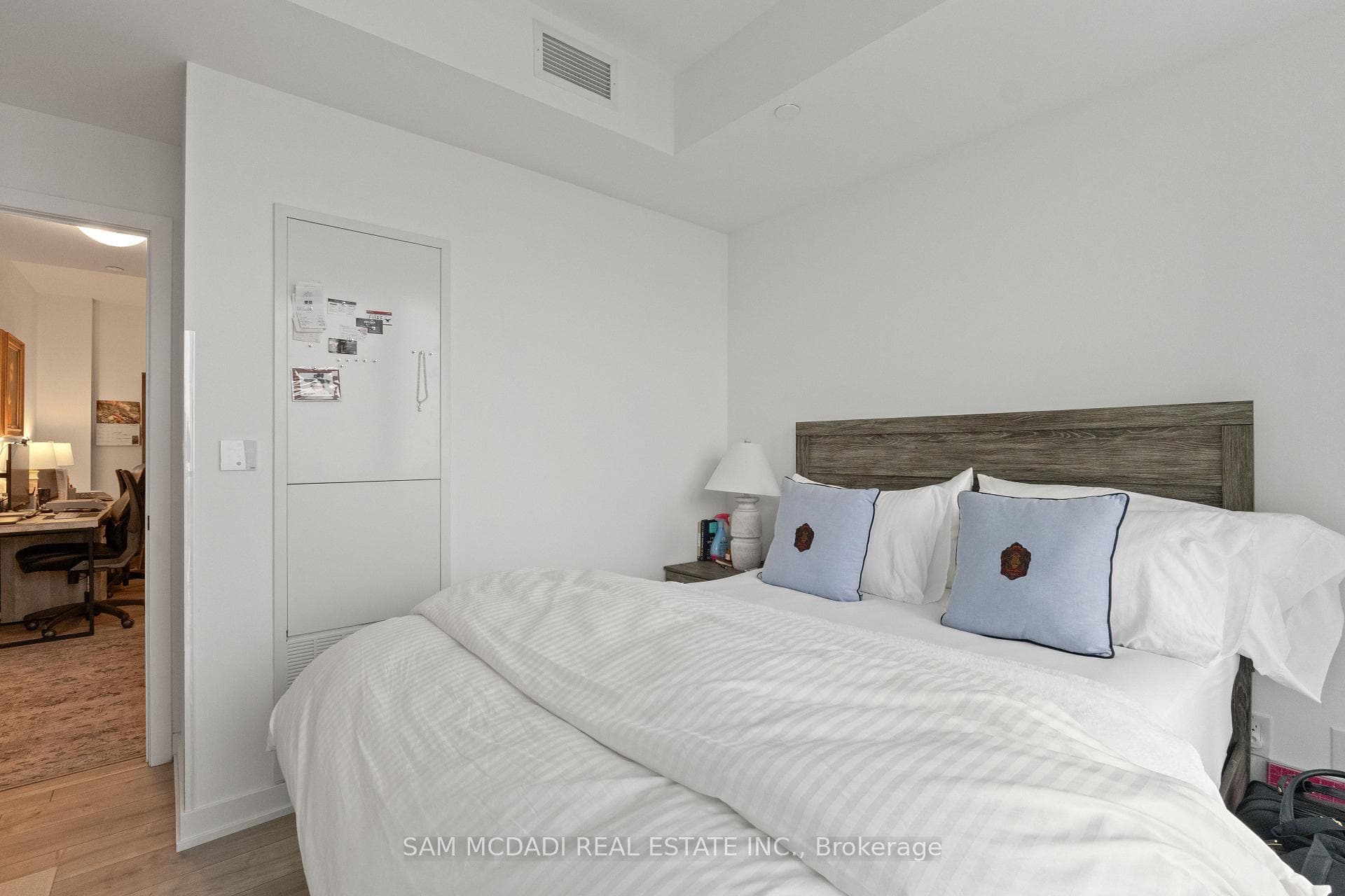 220 Missinnihe Way Unit 912 photo 18