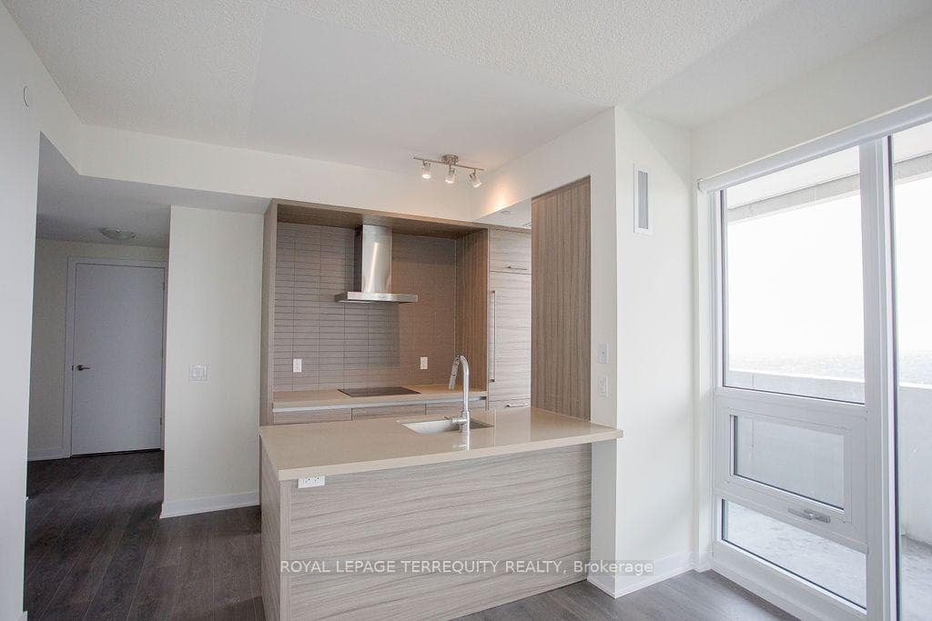 2221 Yonge Street Unit 4609 photo 6