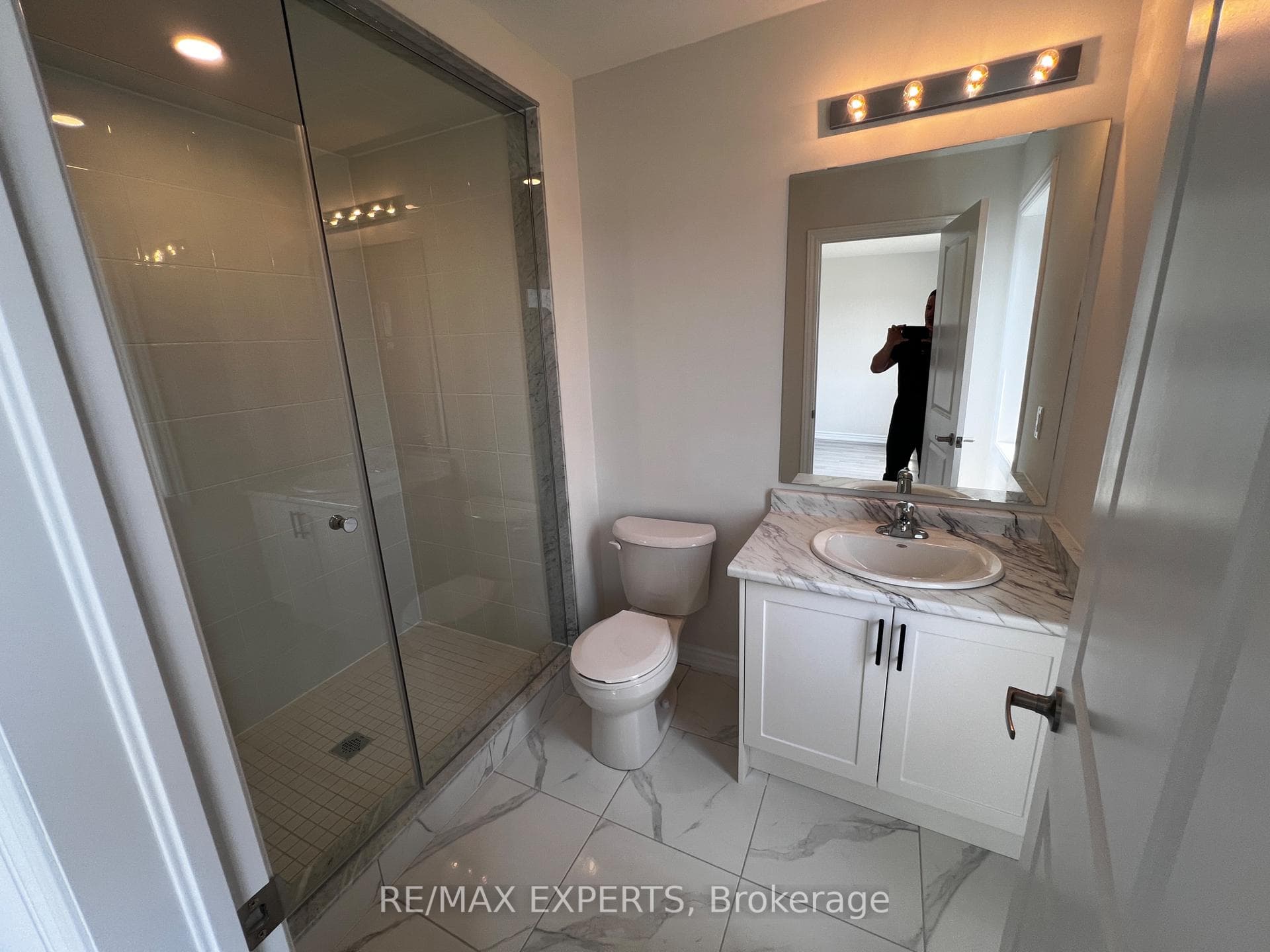 13 Rochester Drive photo 12