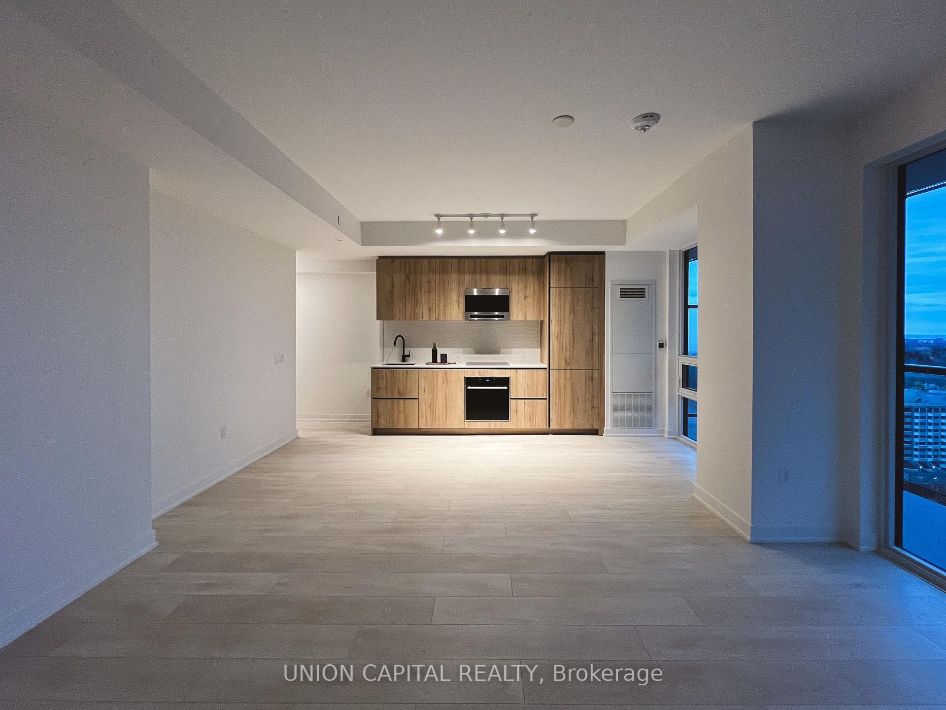 127 Broadway Avenue Unit 2102 photo 2
