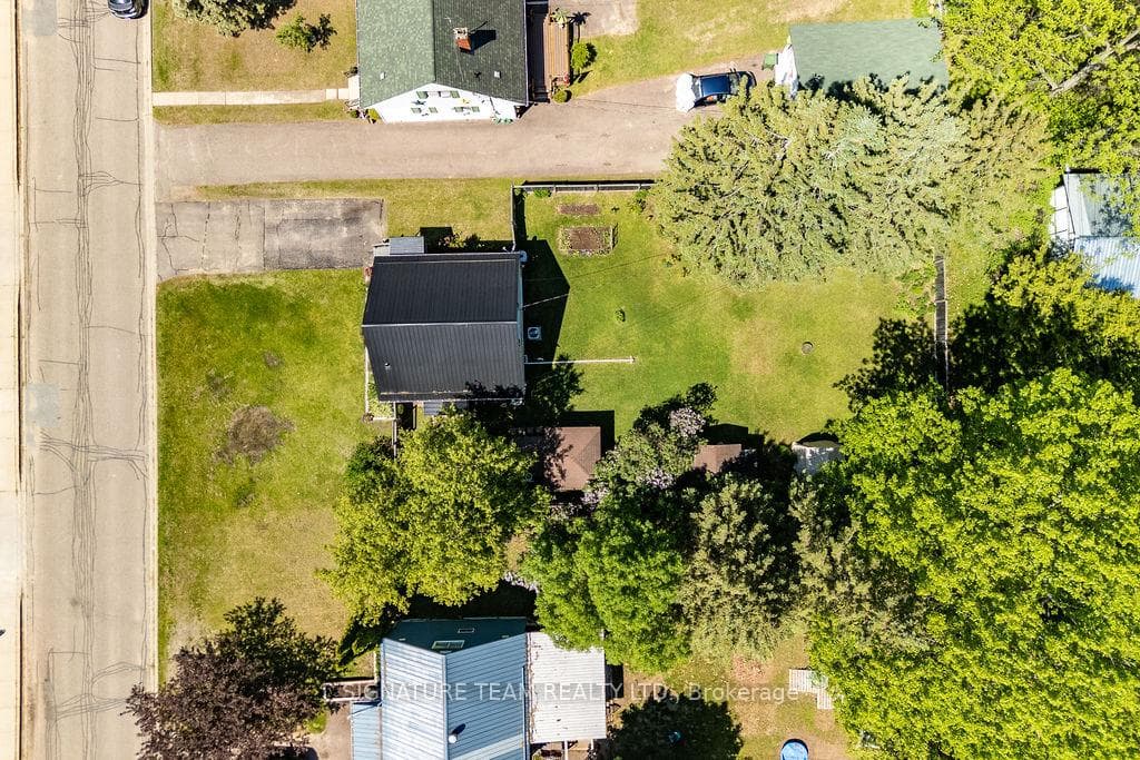 301 Chamberlain Street photo 4