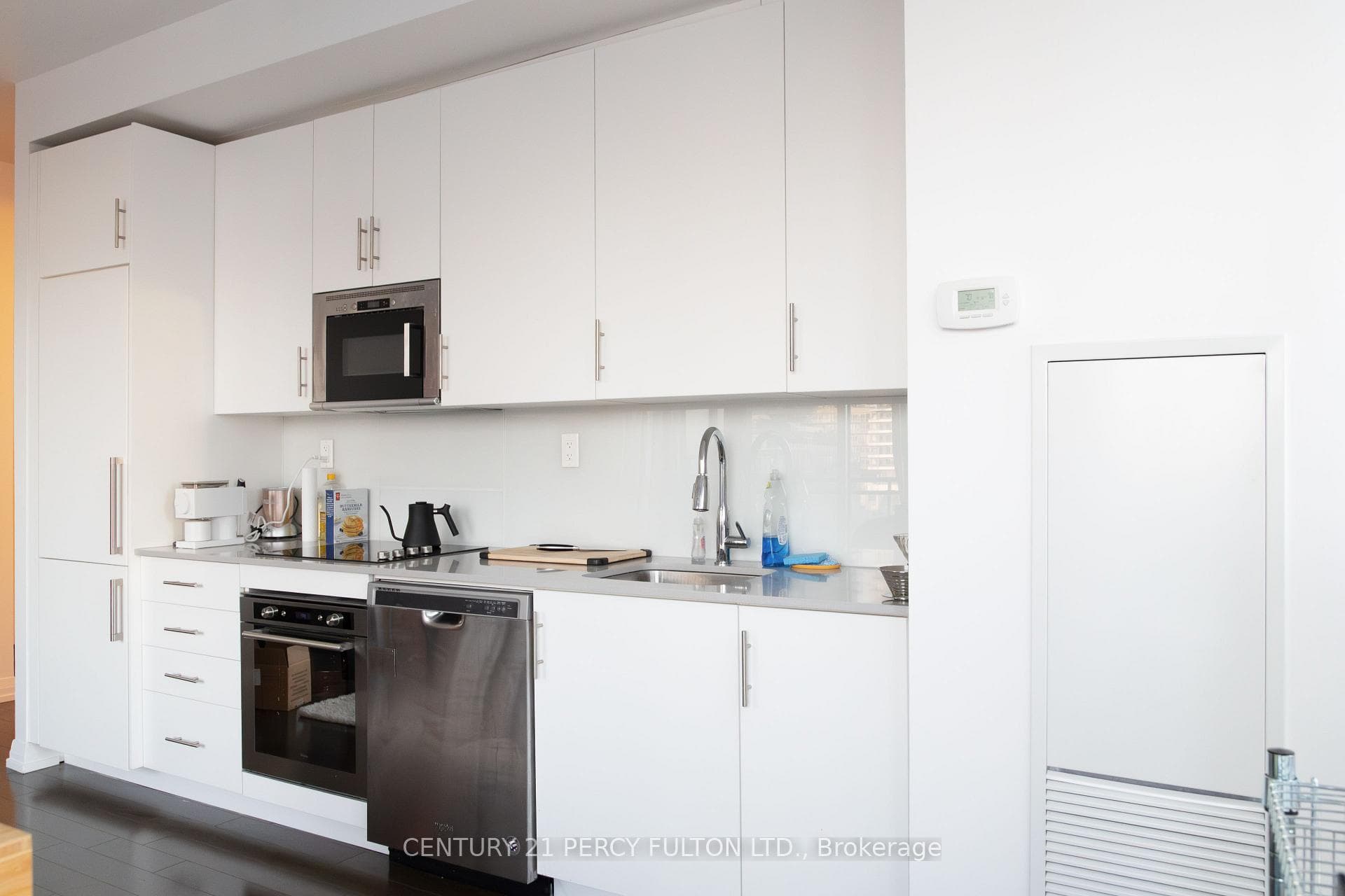 460 Adelaide Street Unit 1611 photo 8