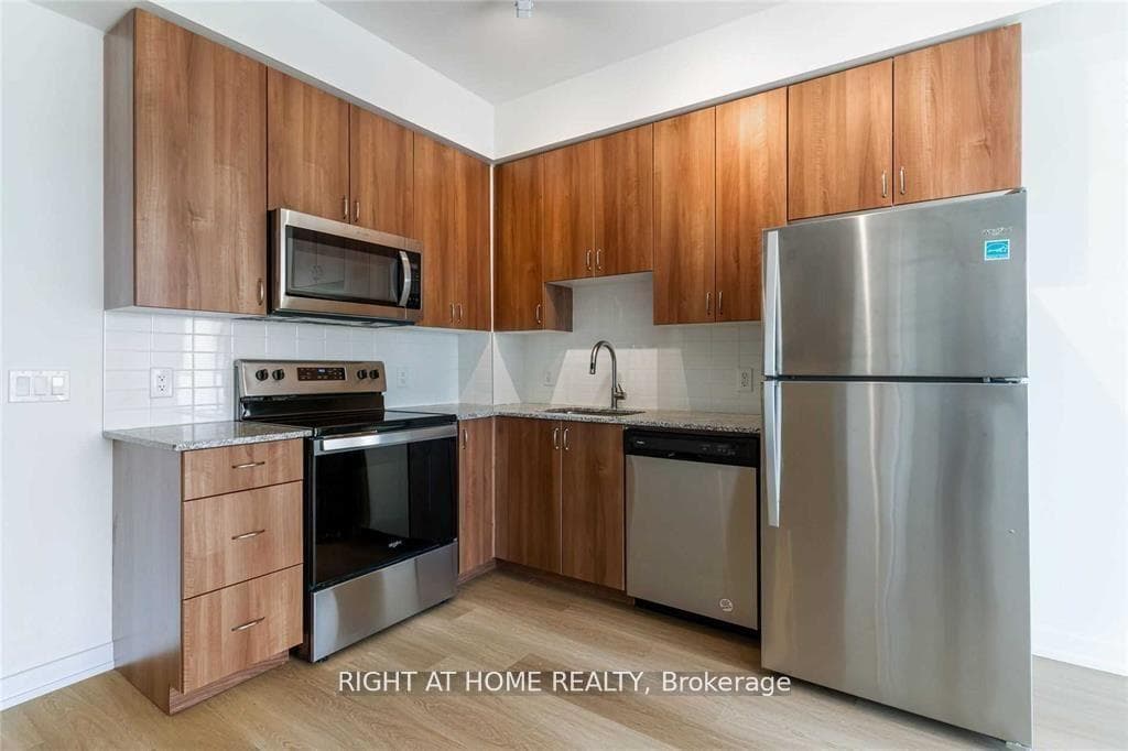 430 Essa Road Unit 417 photo 7