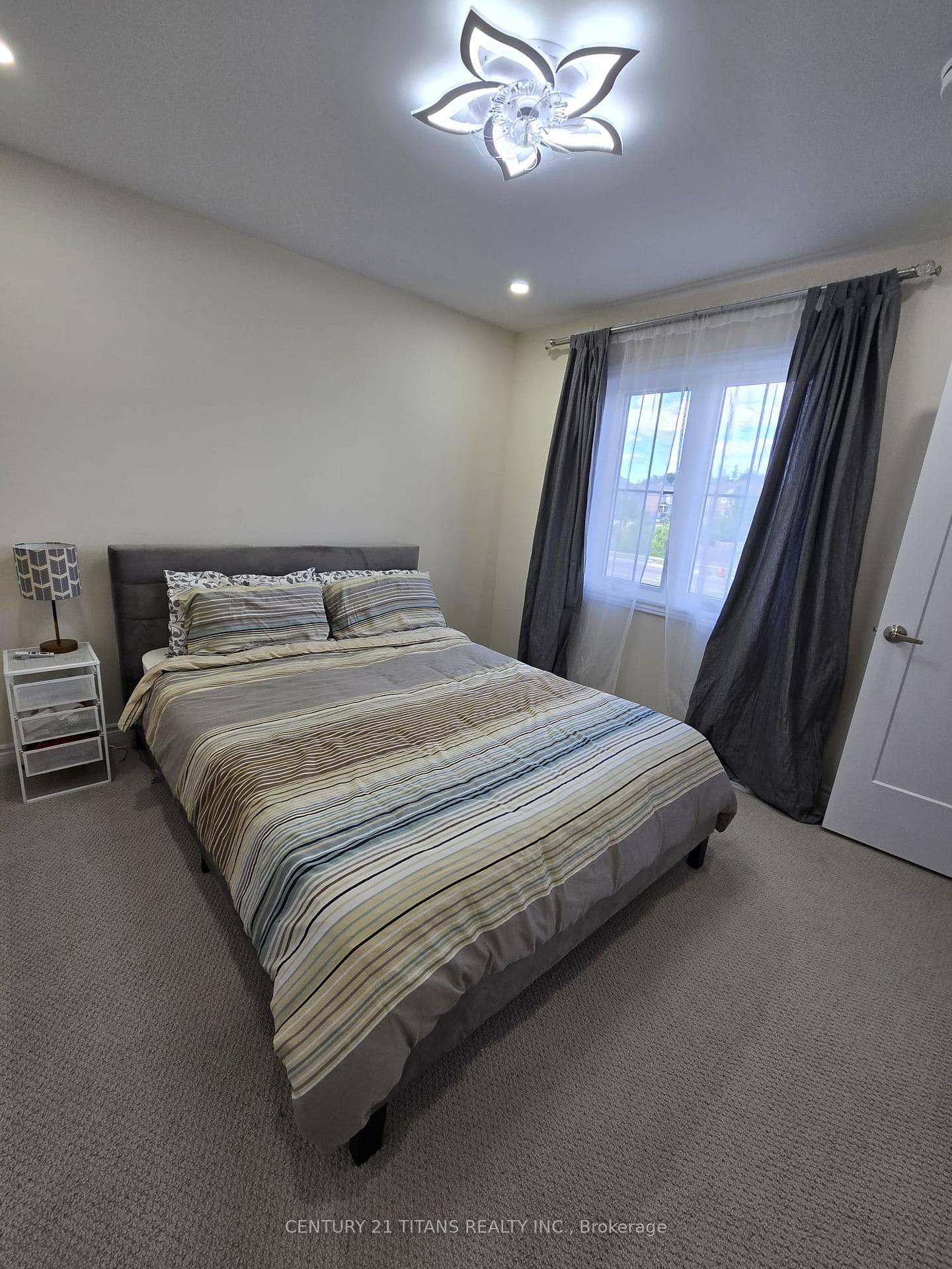 50 Stevenson Crescent photo 31