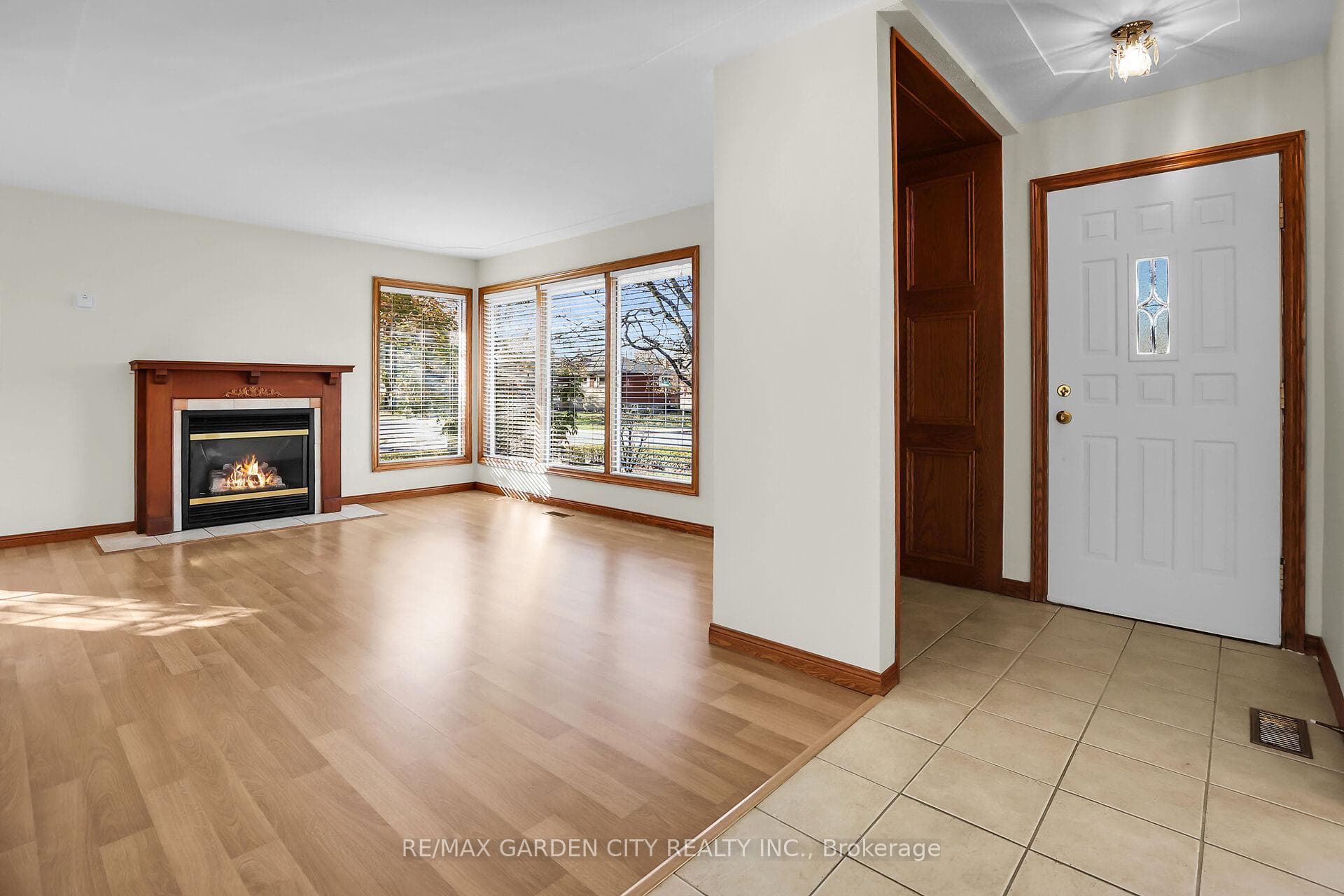 71 Grenadier Drive photo 3
