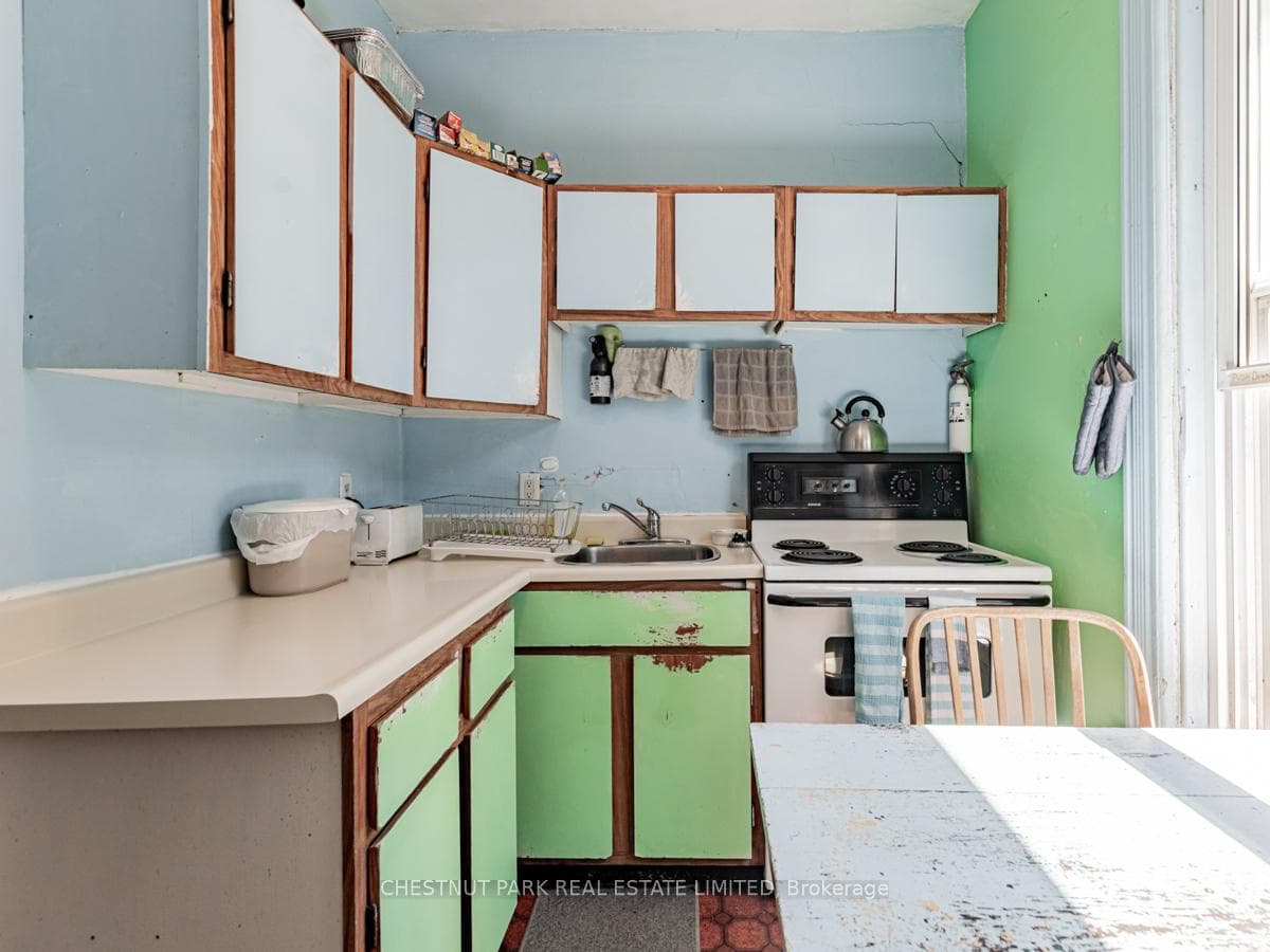133 Bathurst Street photo 14