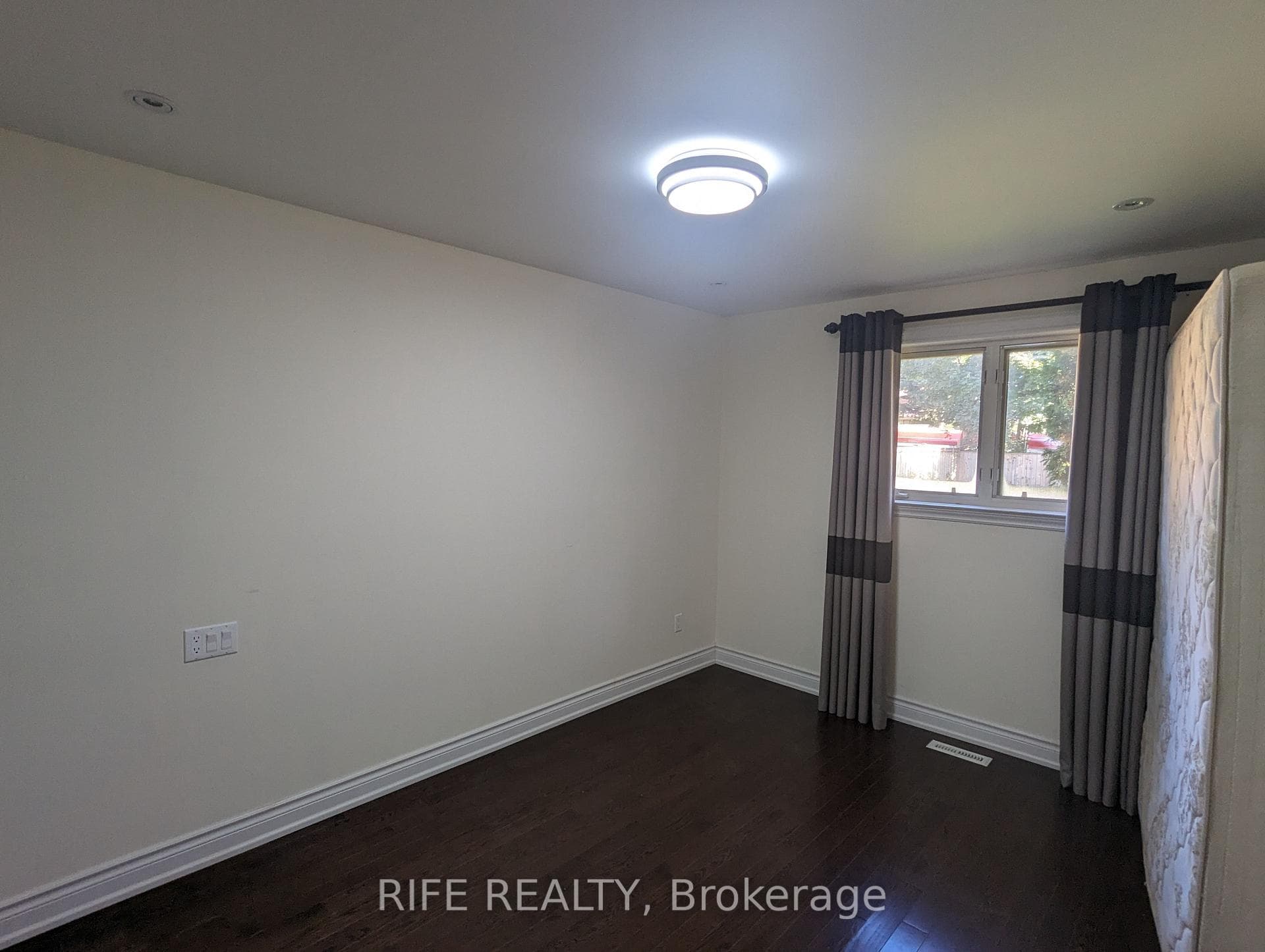 7 Leeswood Crescent Unit Main Fl photo 8