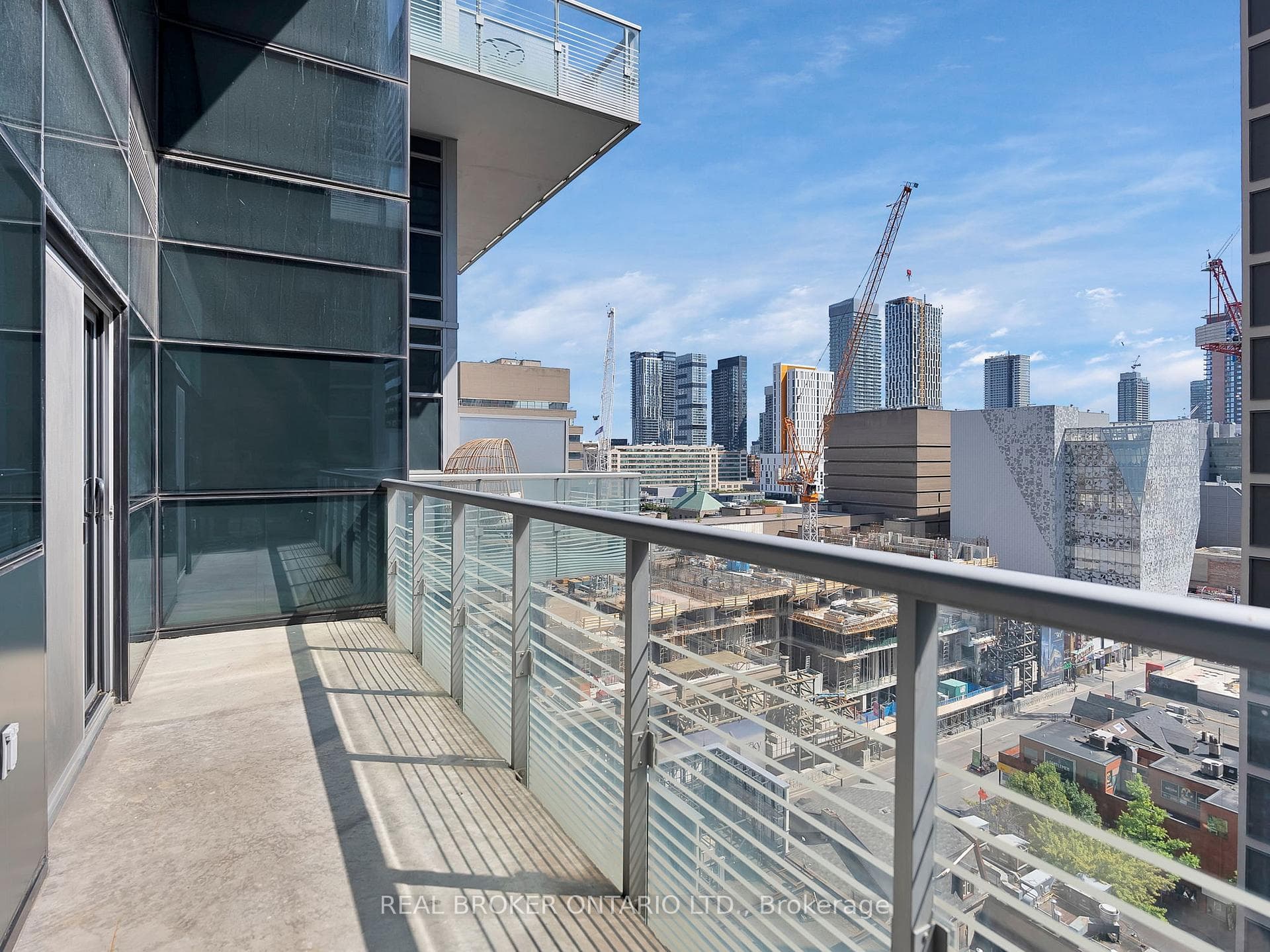 386 Yonge Street Unit 912 photo 23