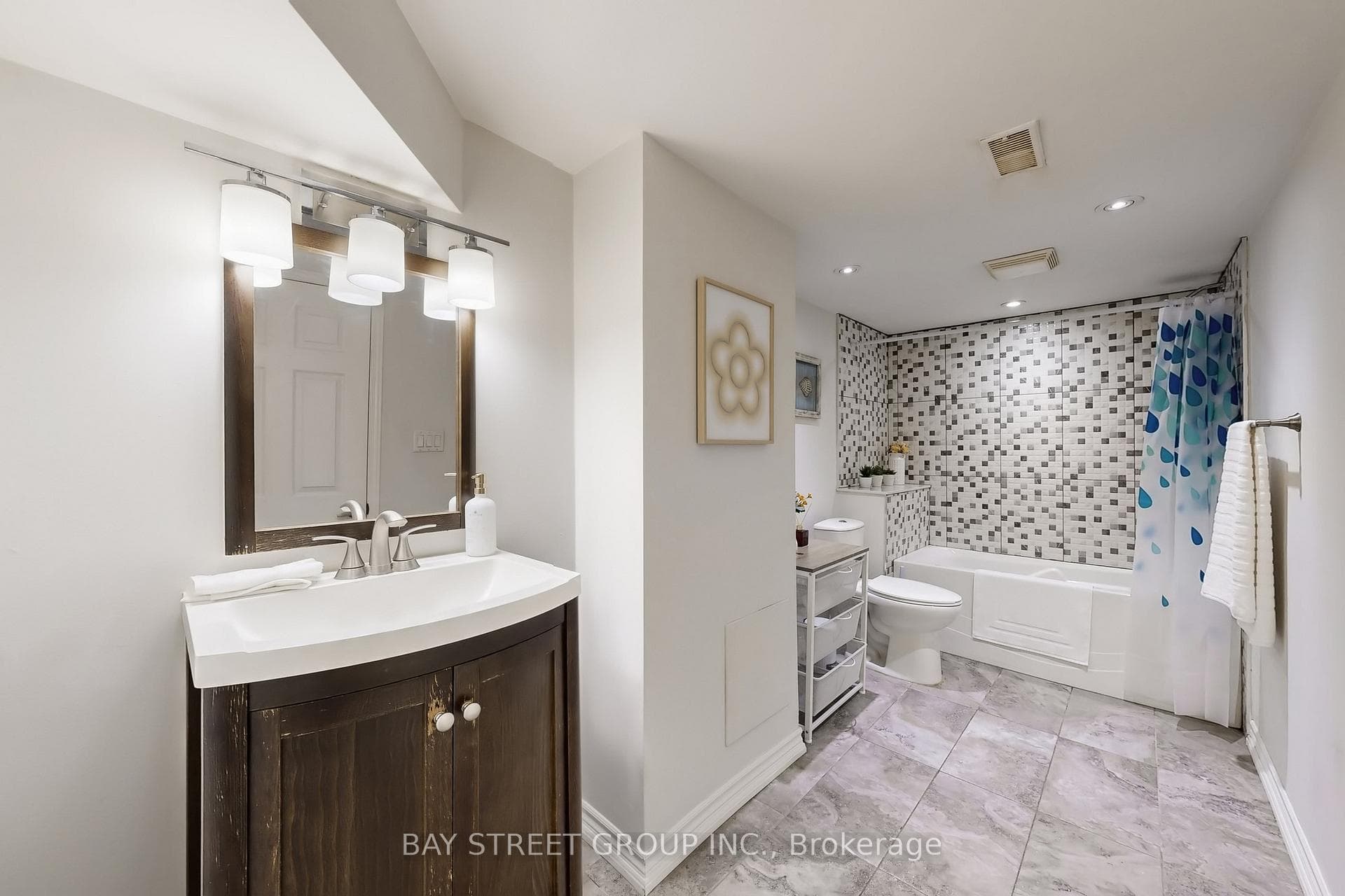 1011 Janette Street photo 43