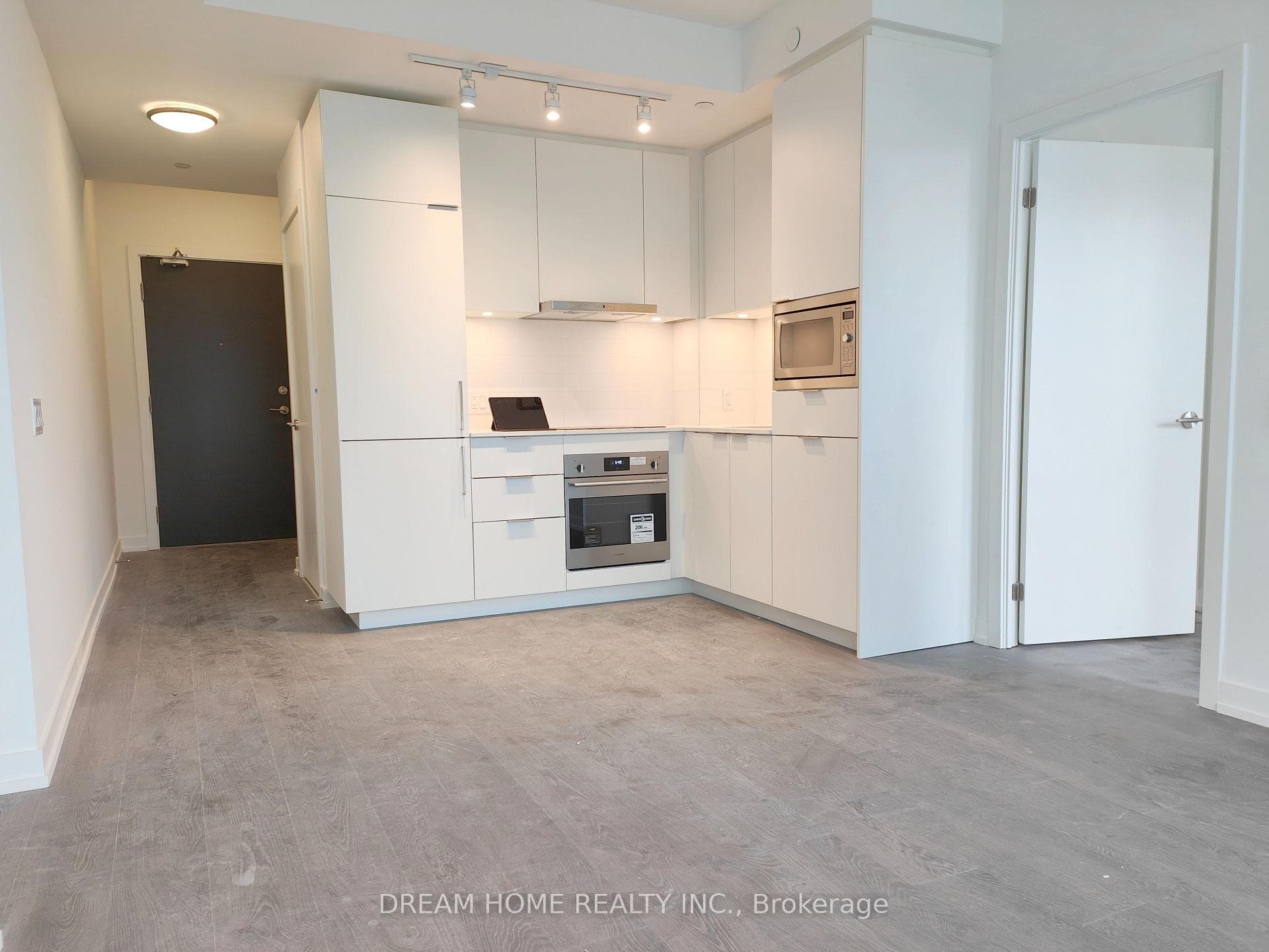 7 GOLDEN LION Heights Unit N1006 photo 4