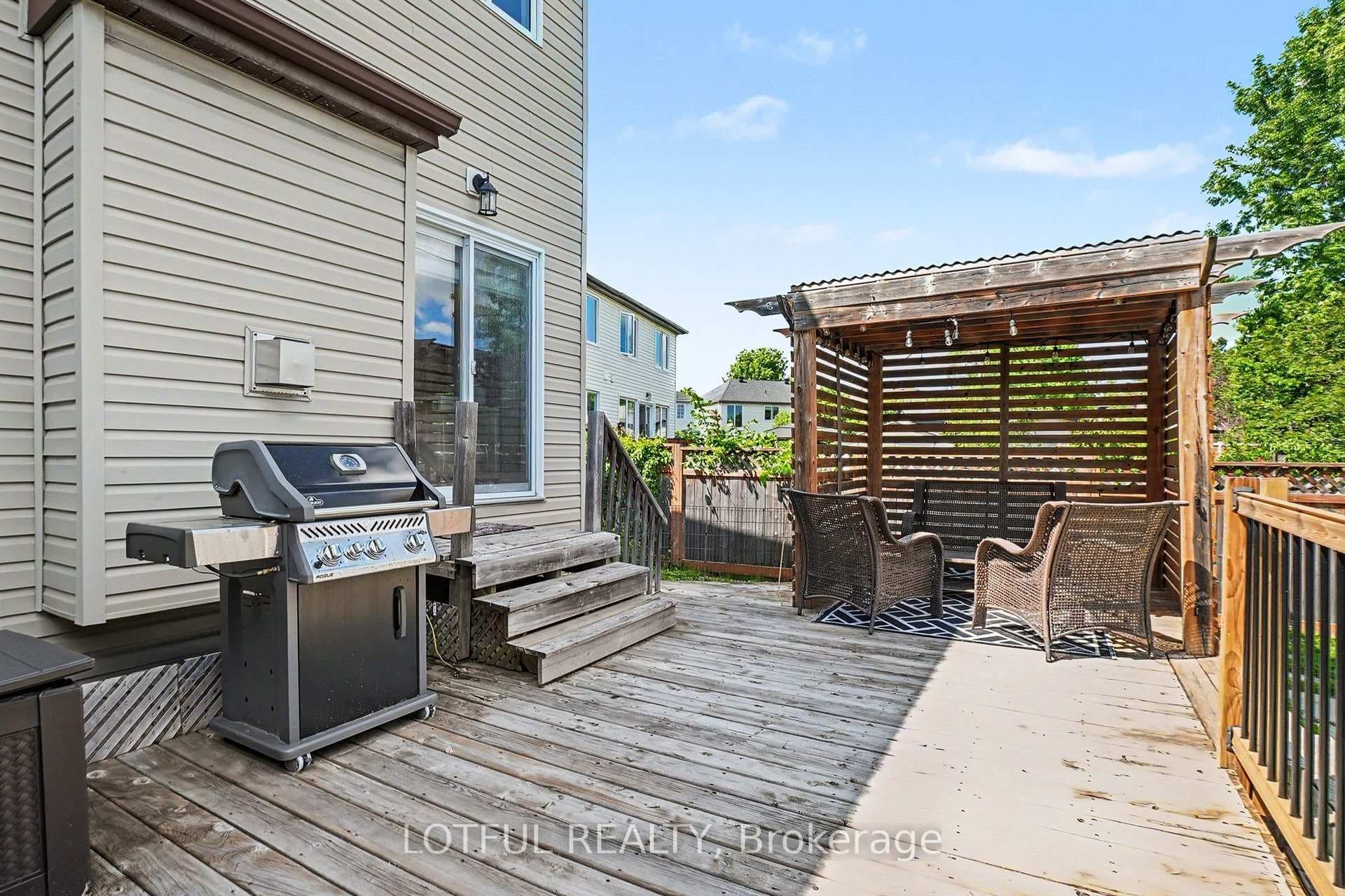 365 Riversedge Crescent photo 27